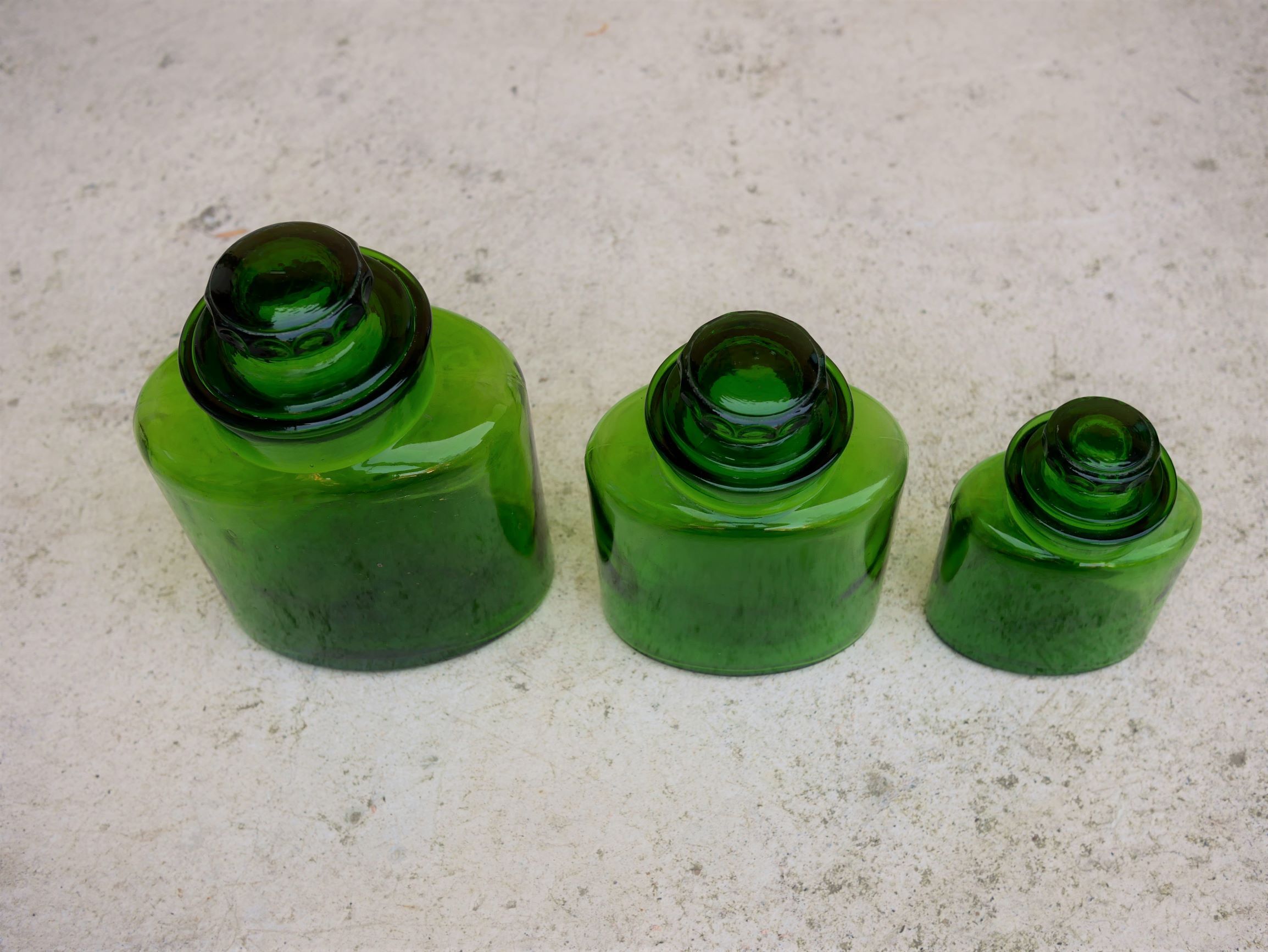 Series of 3 vintage glass jars