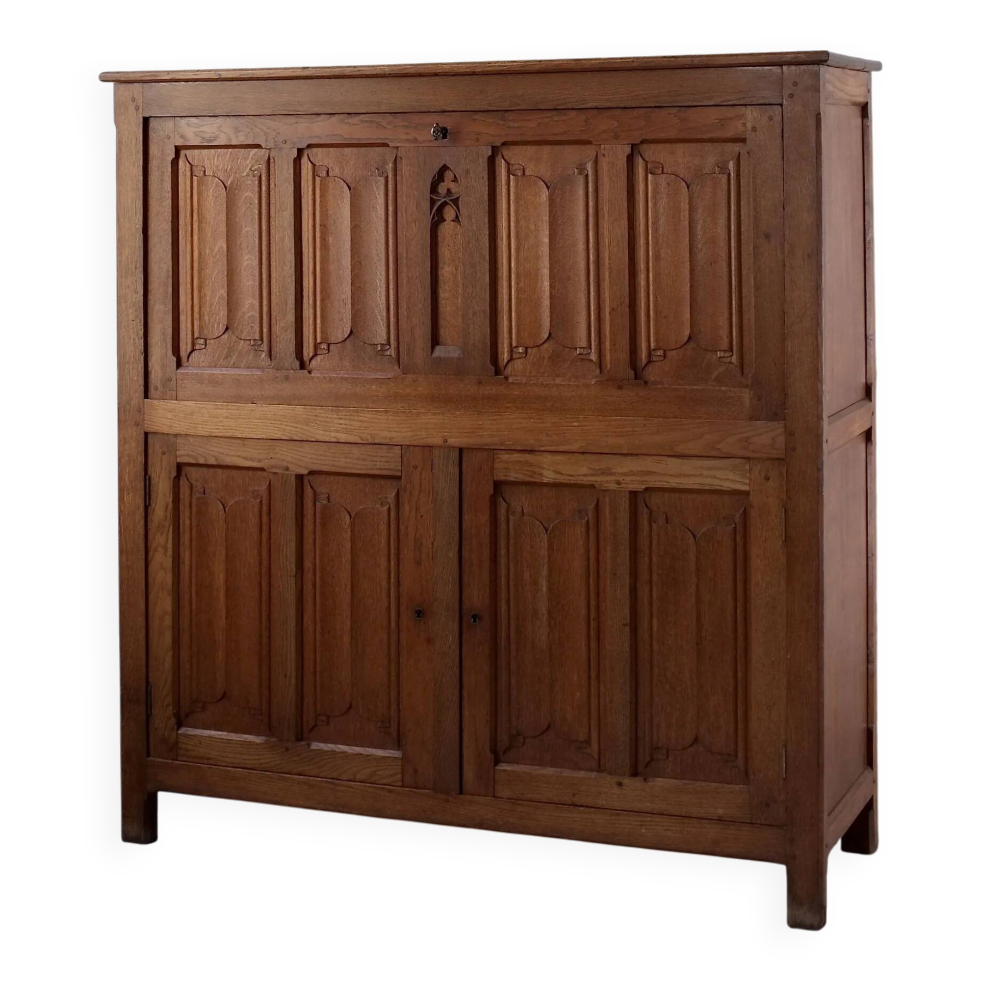 Gothic style carved oak cabinet | Belgium | 1900s