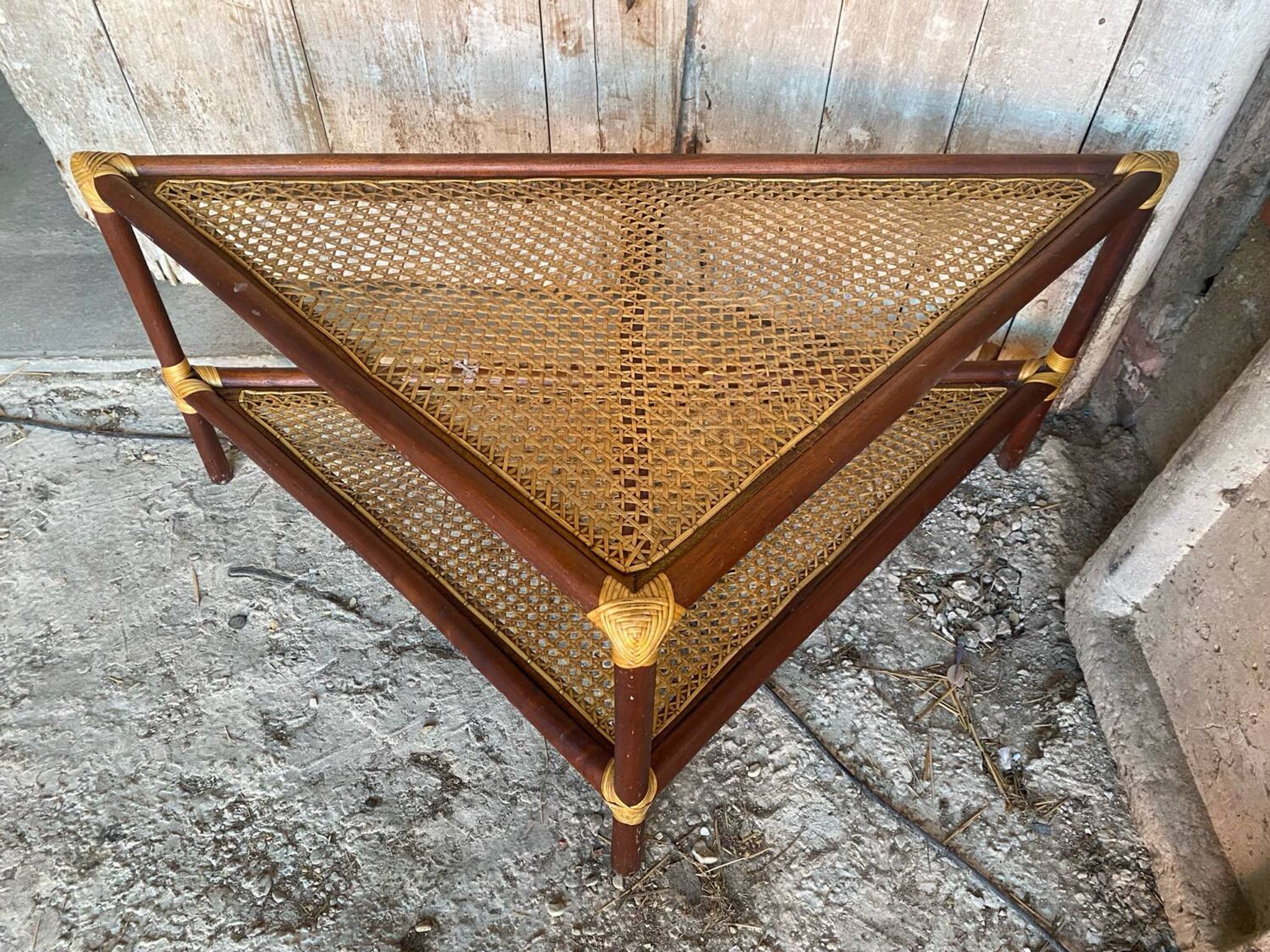 Table Basse Triangulaire Bambou Rotin + Plateaux Cannées Modèle Unique