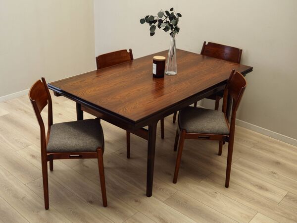 Ensemble de quatre chaises, design danois, années 1970, fabrication : Danemark