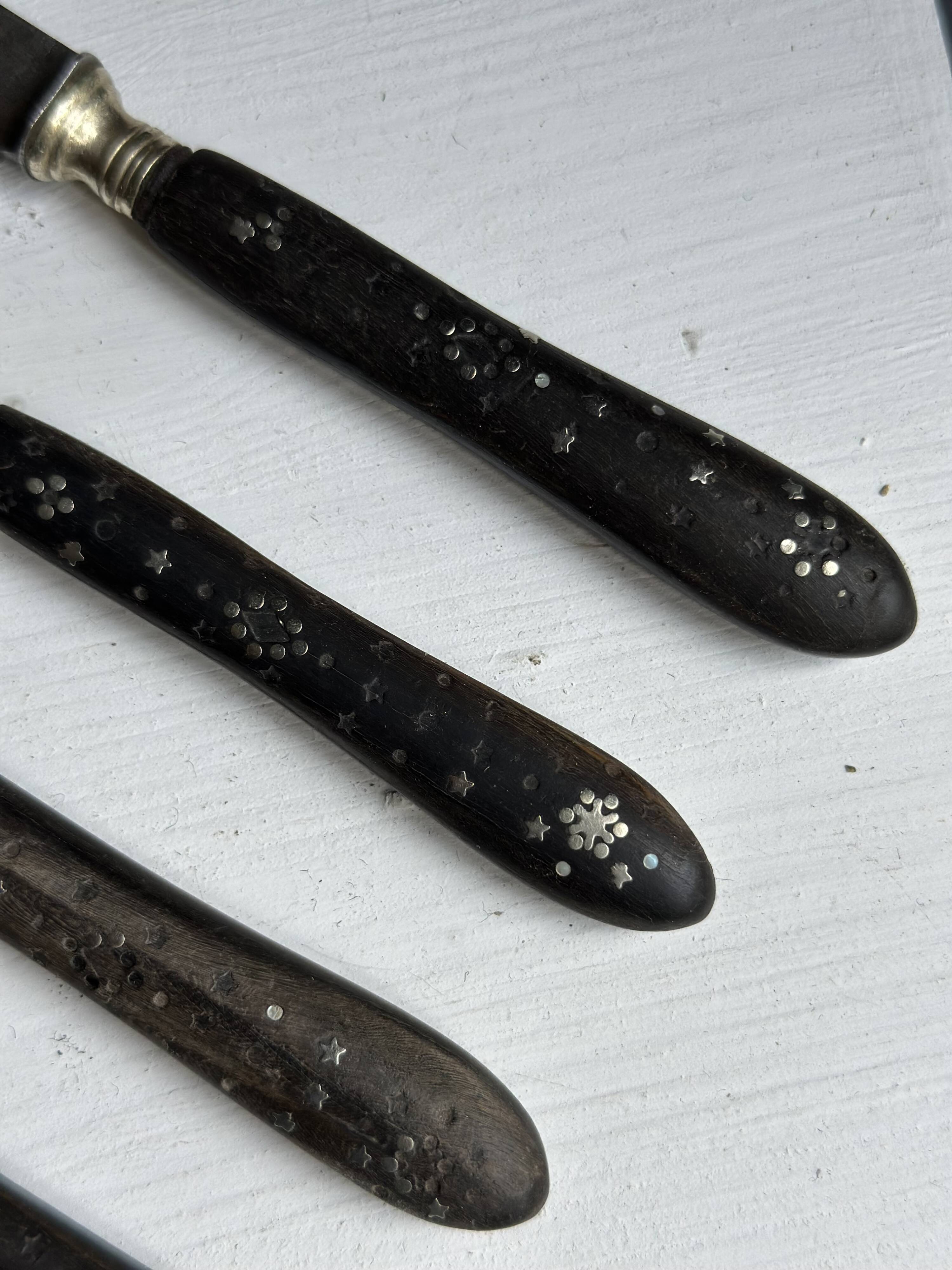 Set of 5 antique table knives in inlaid ebony, circa 1900.