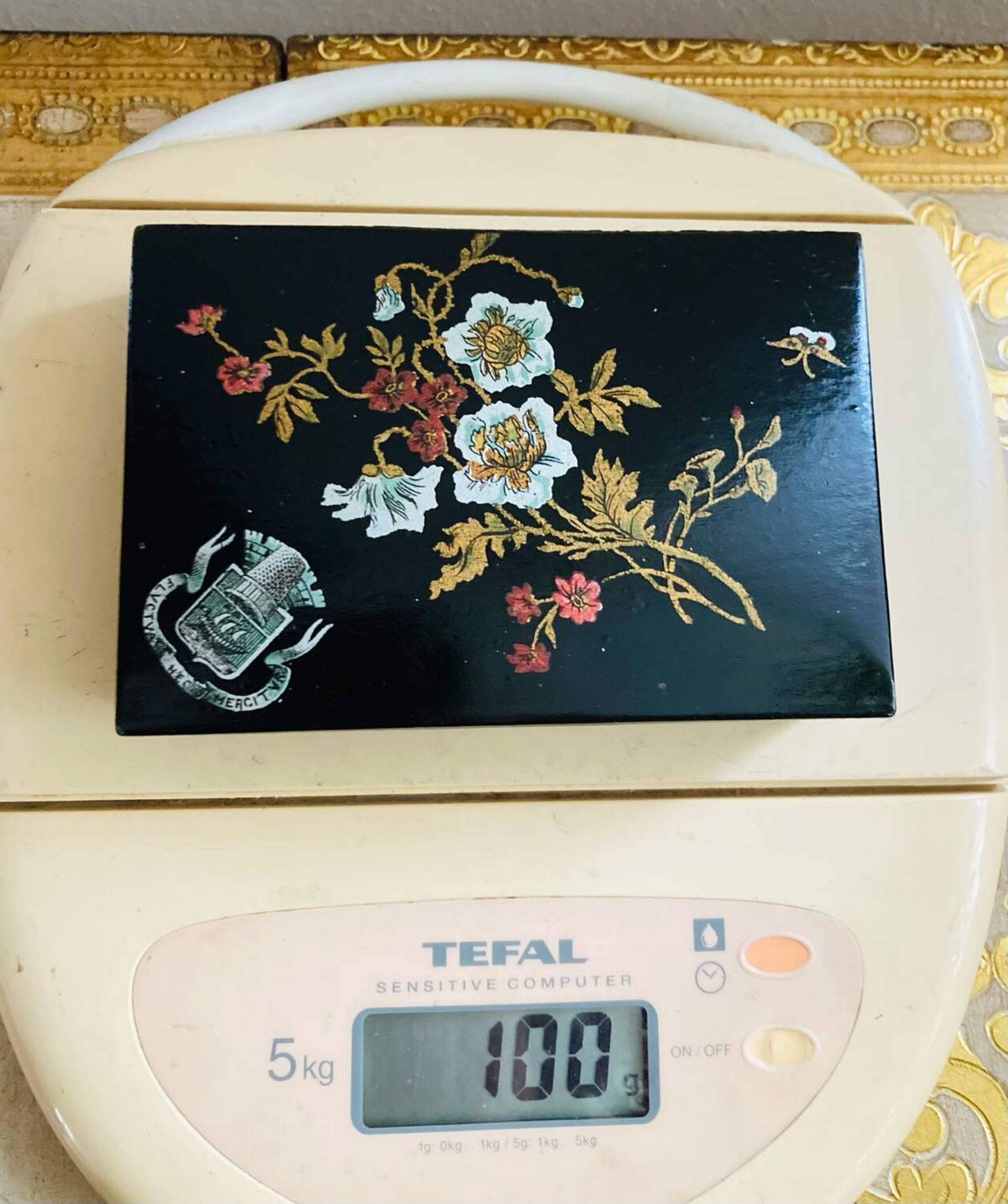 19th-century Chinese lacquer box, handmade motifs, coat of arms of PARIS