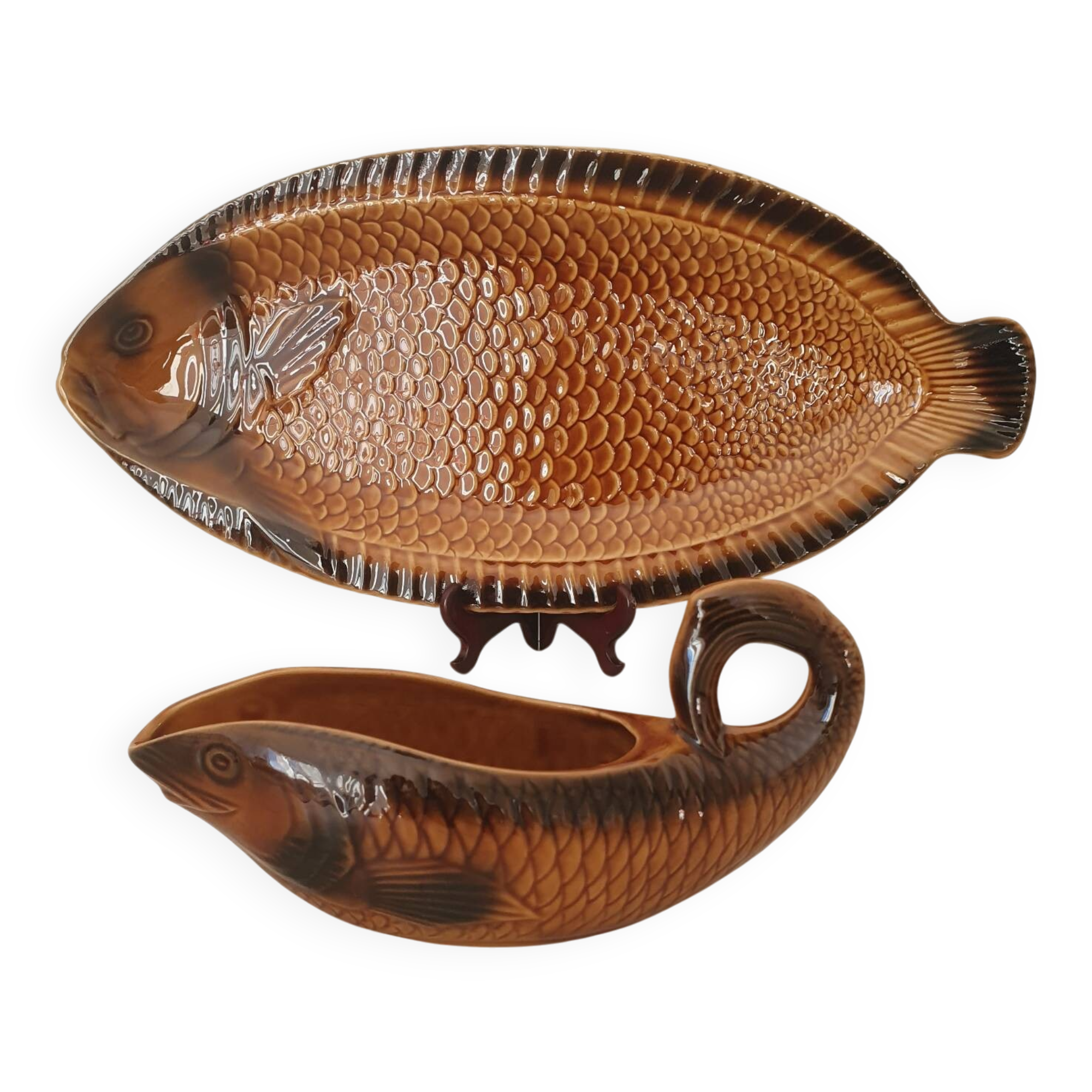 Sarreguemines / Large serving platter and matching fish-shaped sauce boat