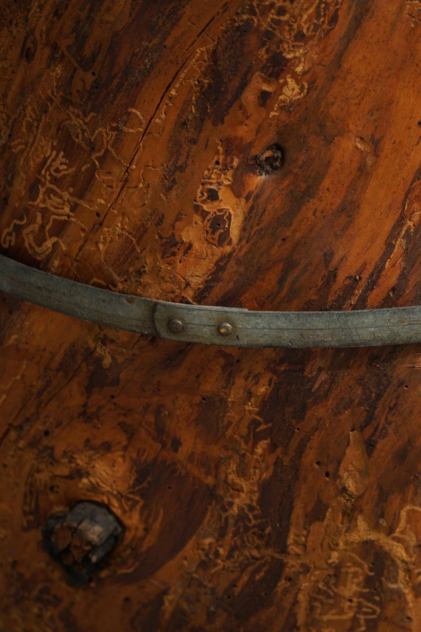 Primitive stump seat in pine, hand-carved, modern Swedish, Wabi Sabi, 1900s.