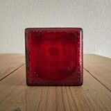 Fiole en verre de couleur rouge avec bouchon en liège