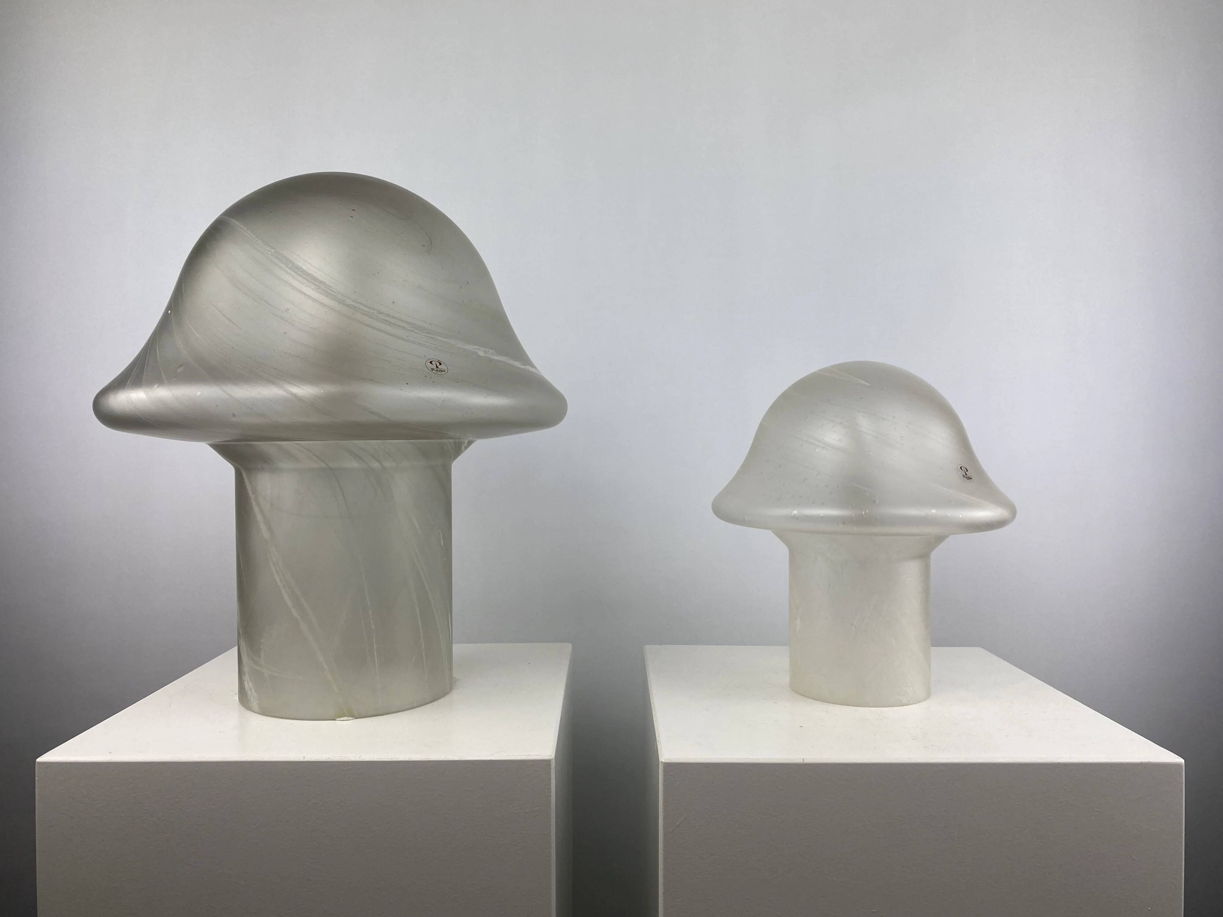 Large mushroom table lamp in clear swirling glass by Peill and Putzler XL 1970