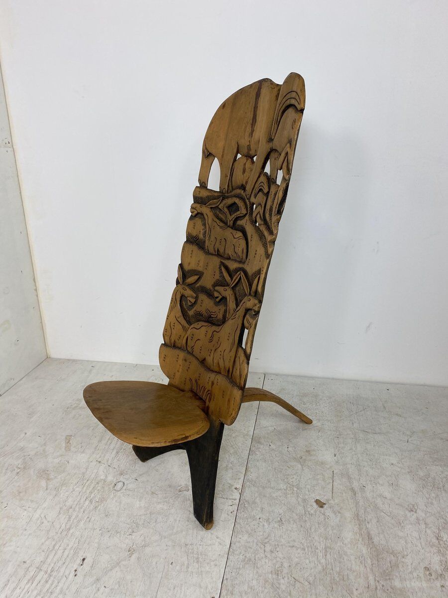 Chaise tribale sculptée à la main Afrique années 1960