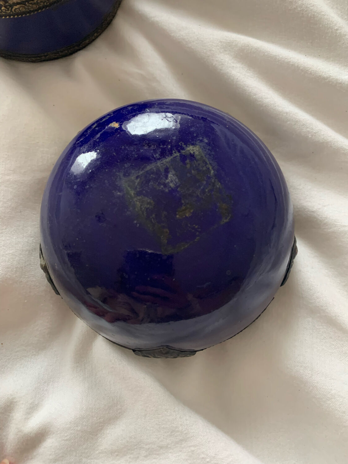 Ceramic pot and bronze blue flower old