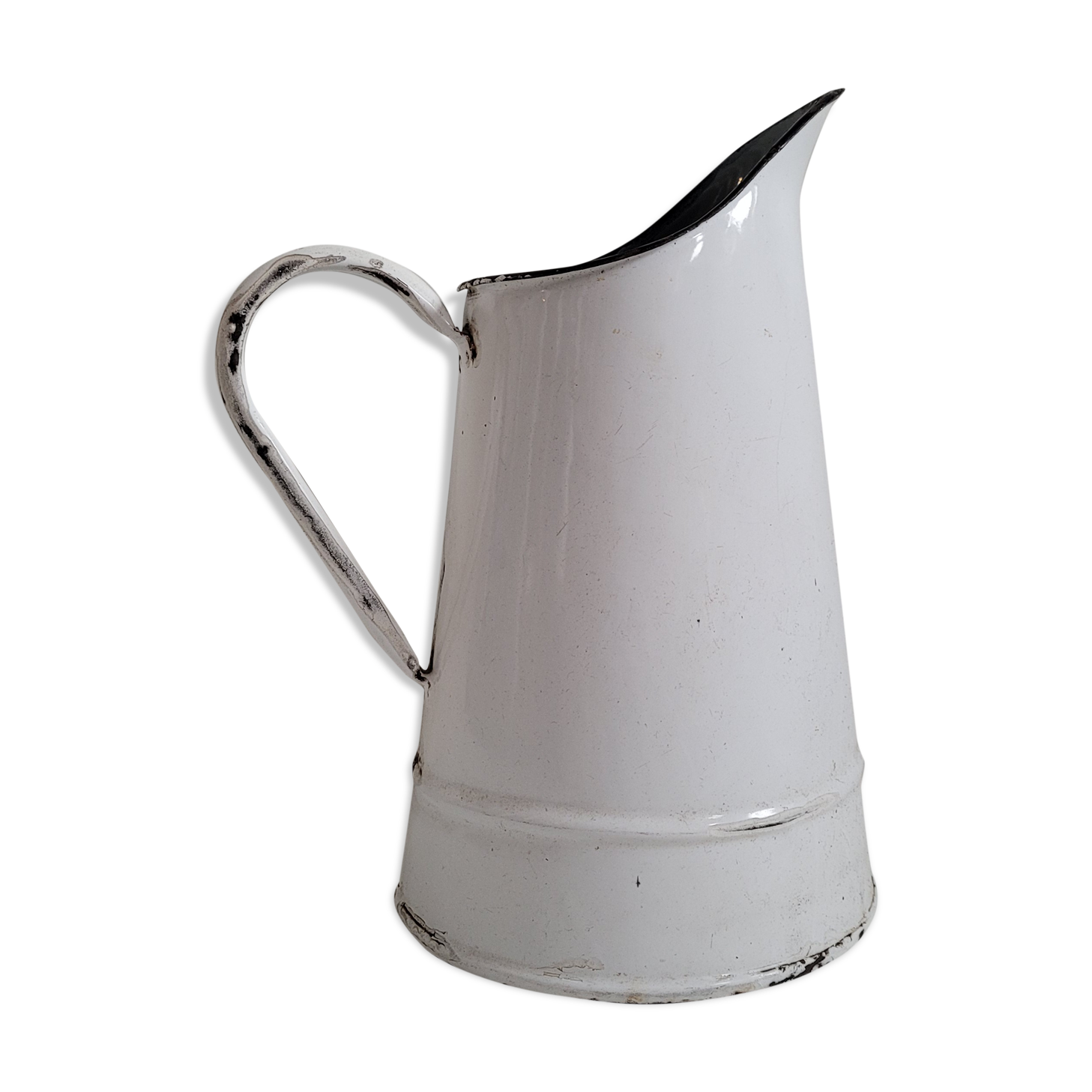 White enamelled broc P