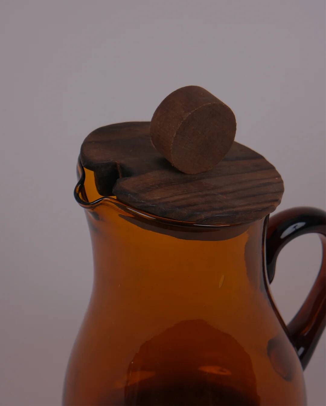 Pichet en verre ambré
