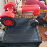 Toy tractor