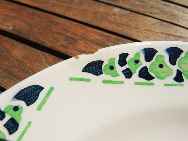 Ancien service de vaisselle en terre de fer longchamps – cannes