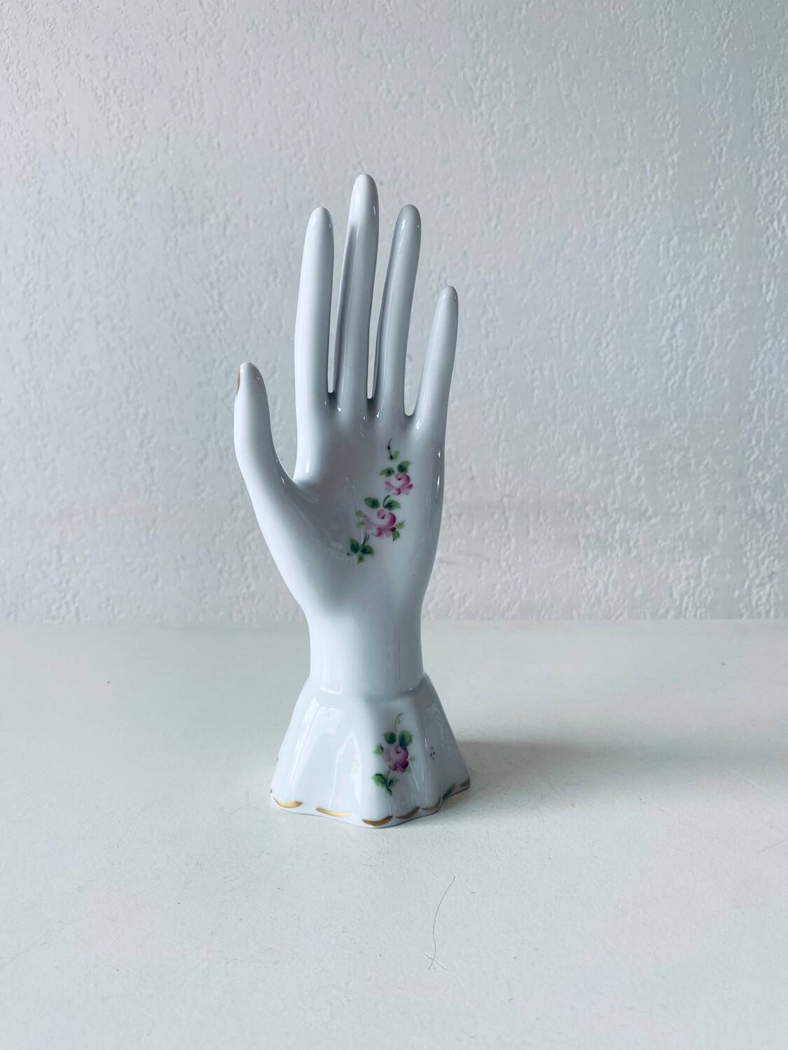 Della Torre porcelain jewelry holder