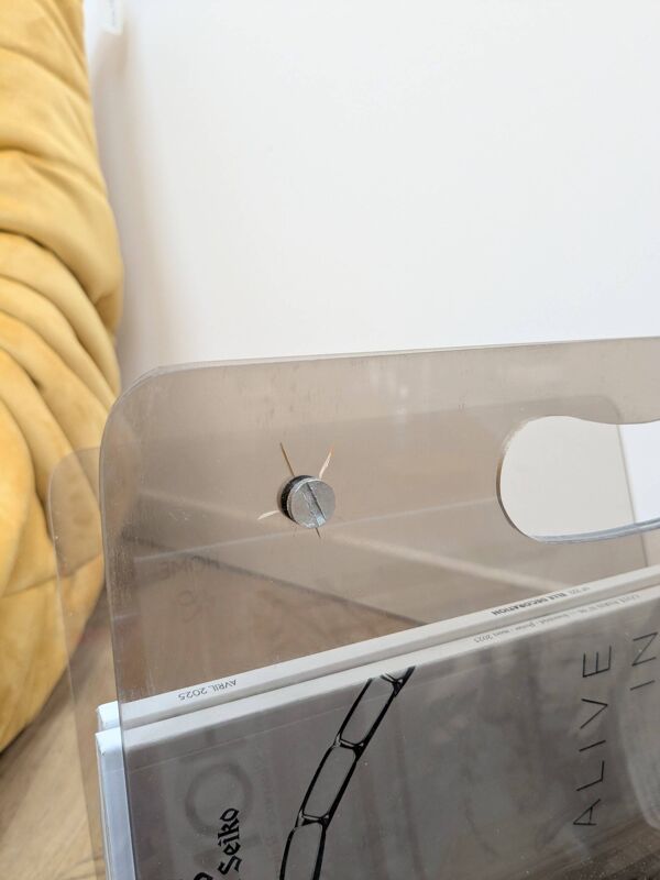Porte revue vintage en plexiglass