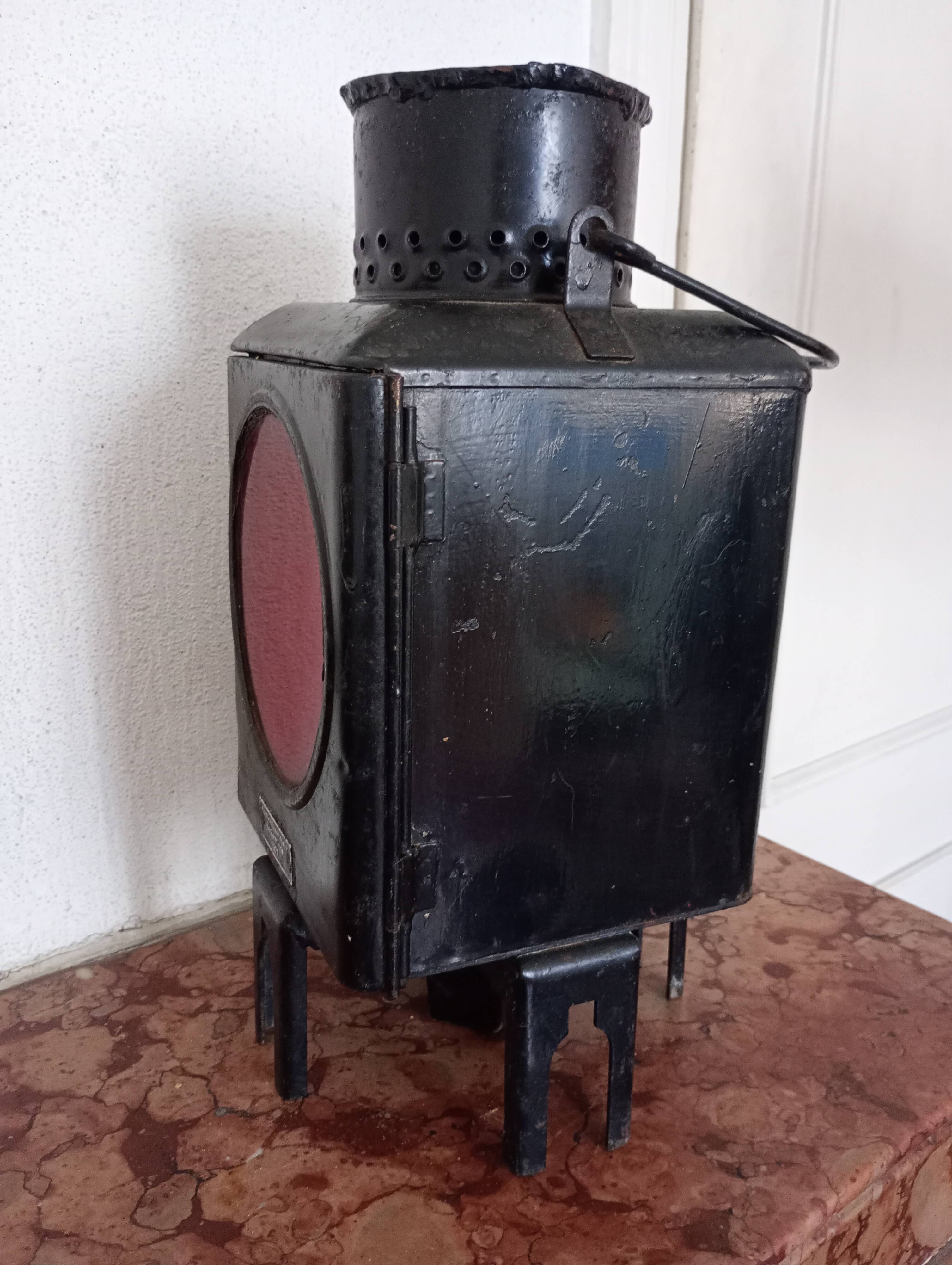 Ancienne lanterne SNCF allemande.