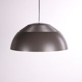 Suspension Royal AJ d'Arne Jacobsen