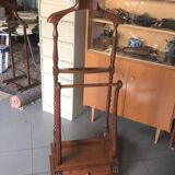 Servant Oak Room Valet