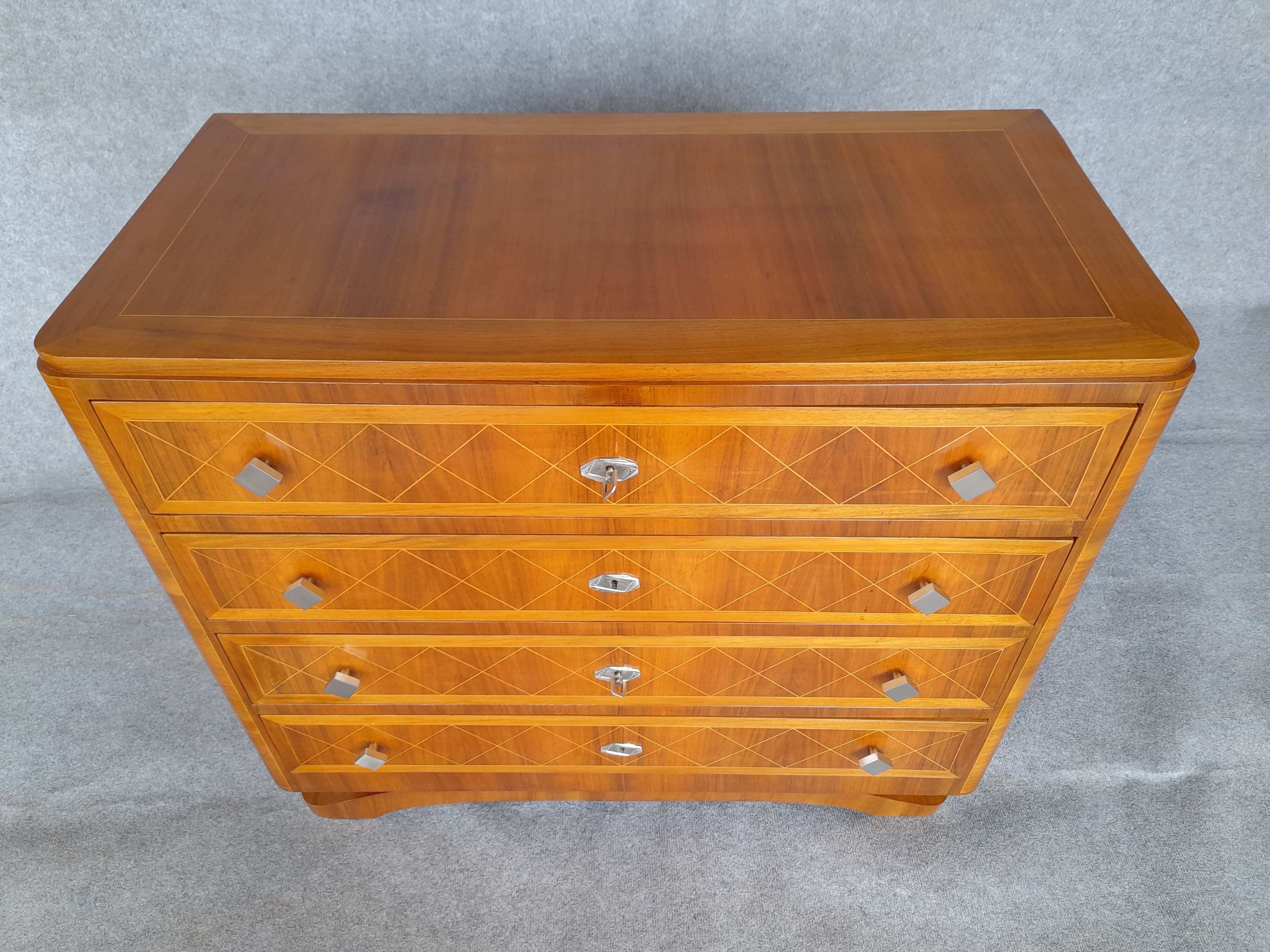 Art Deco chest of drawers (1930-1940) in walnut