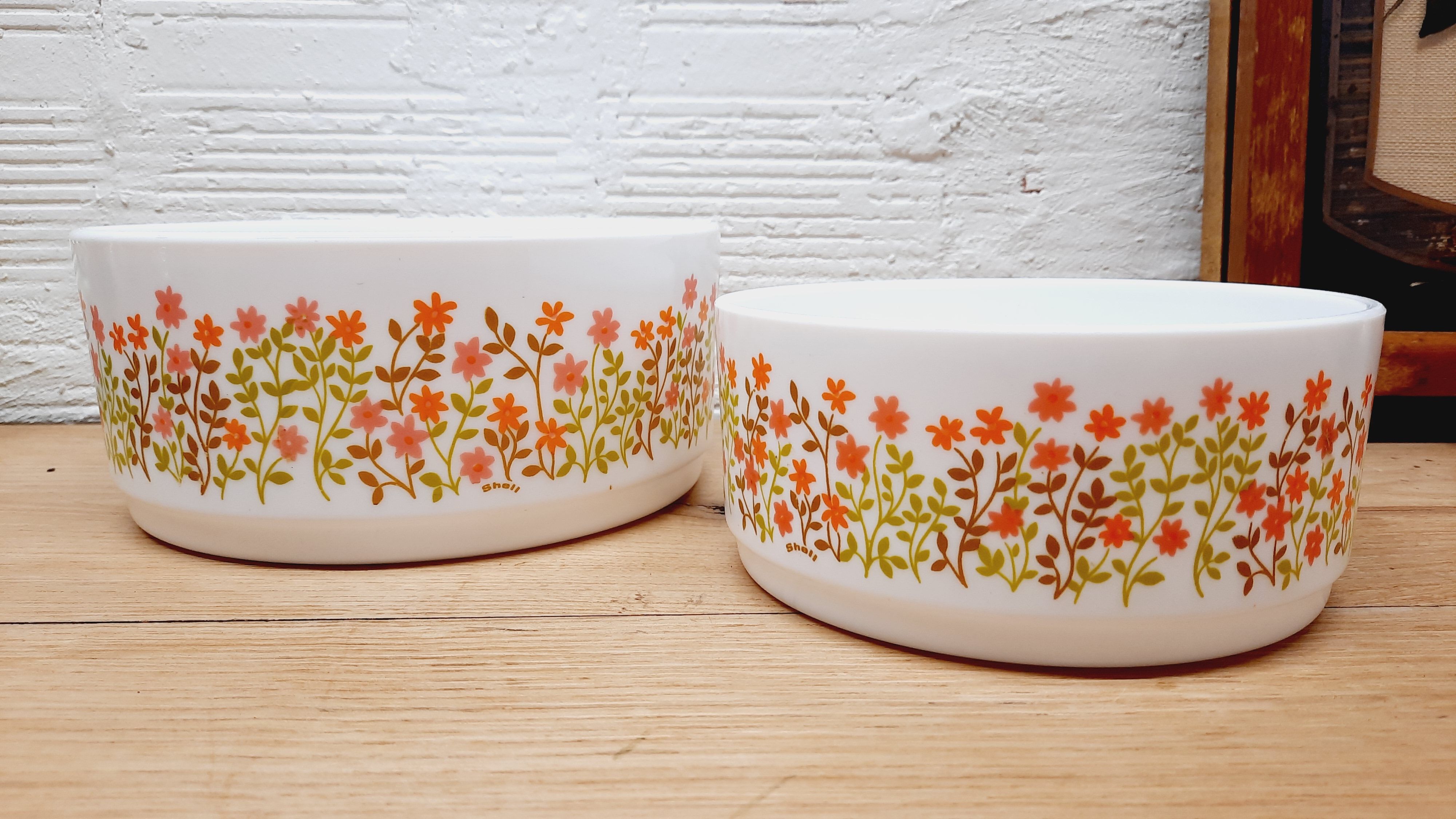 Lot 2 salad bowls Arcopal small flowers