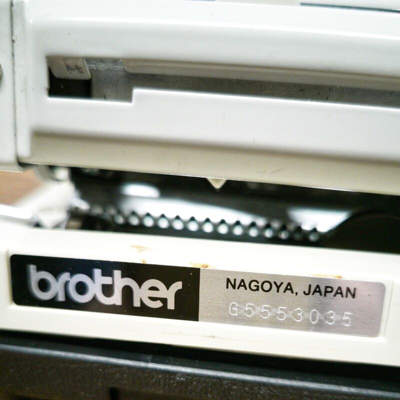 Brother Deluxe 800 typewriter
