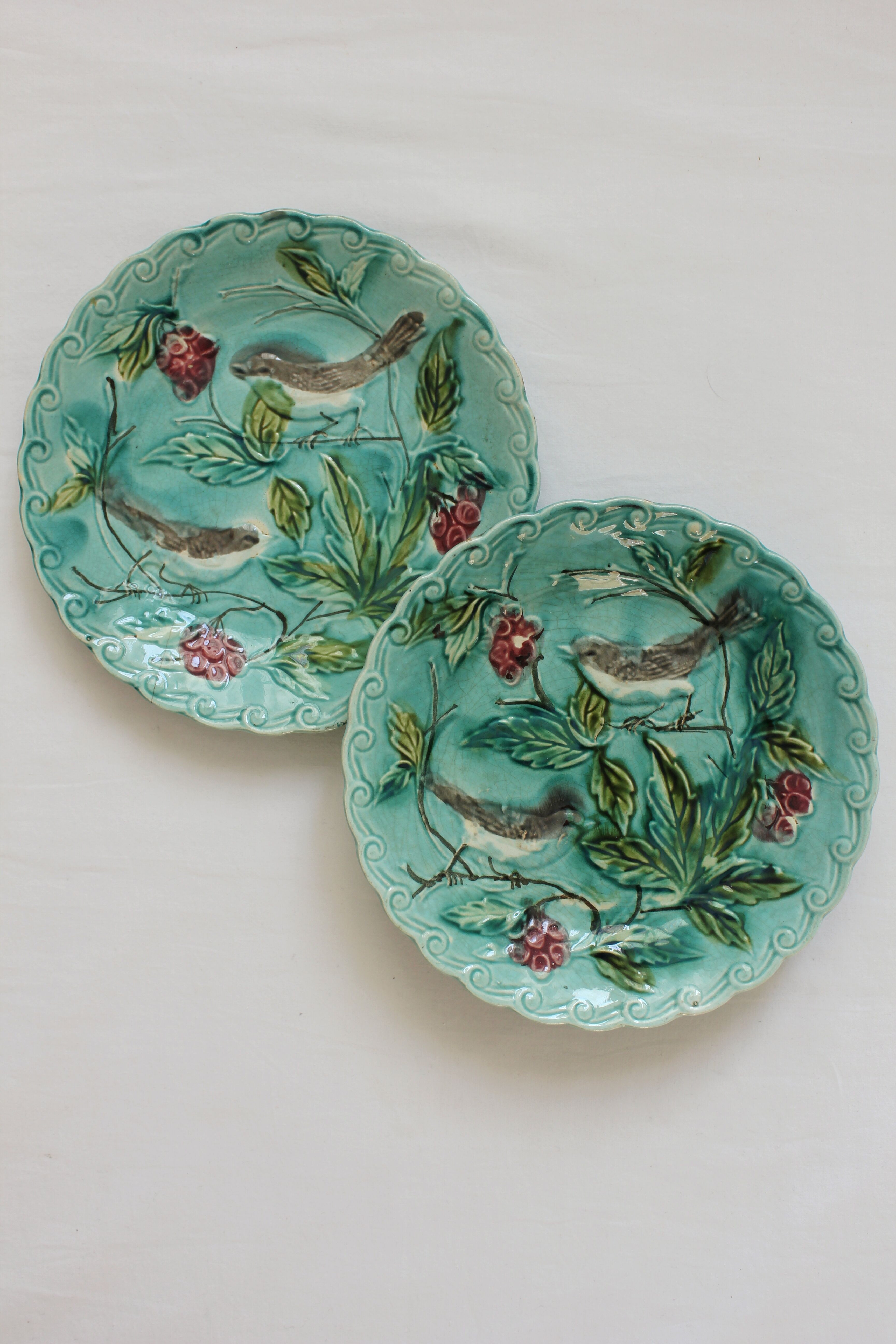 2 old plates in slurry birds Onnaing early twentieth