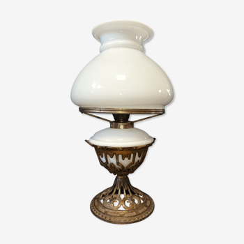 Lampe à pétrole opaline