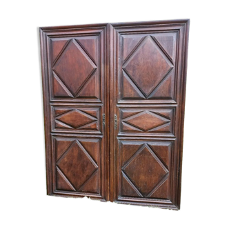 Closet doors / woodwork