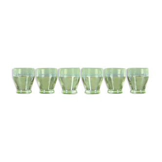 6 glasses with green liqueur