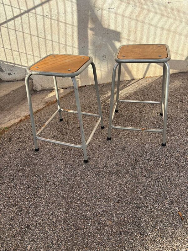 2 tabourets industriels en bois et métal gris
