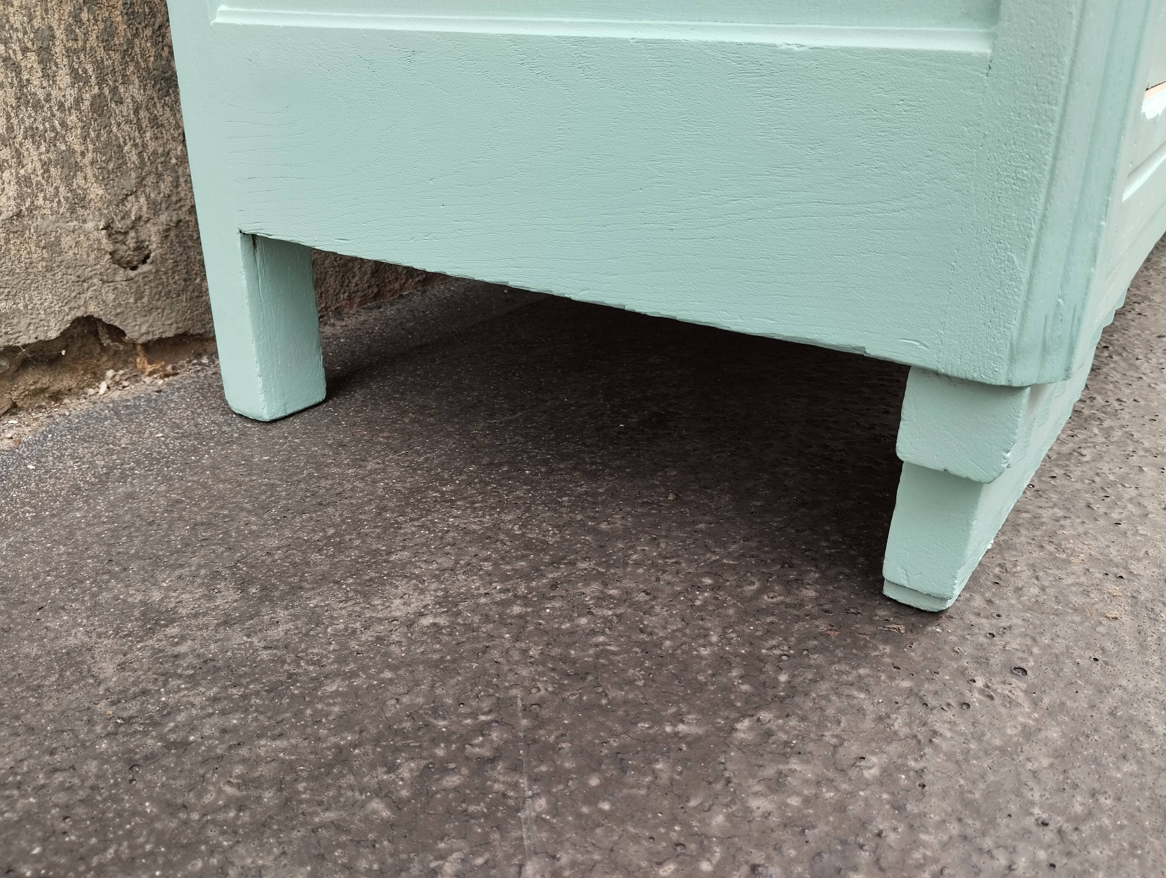 Parisian showcase cabinet year 30