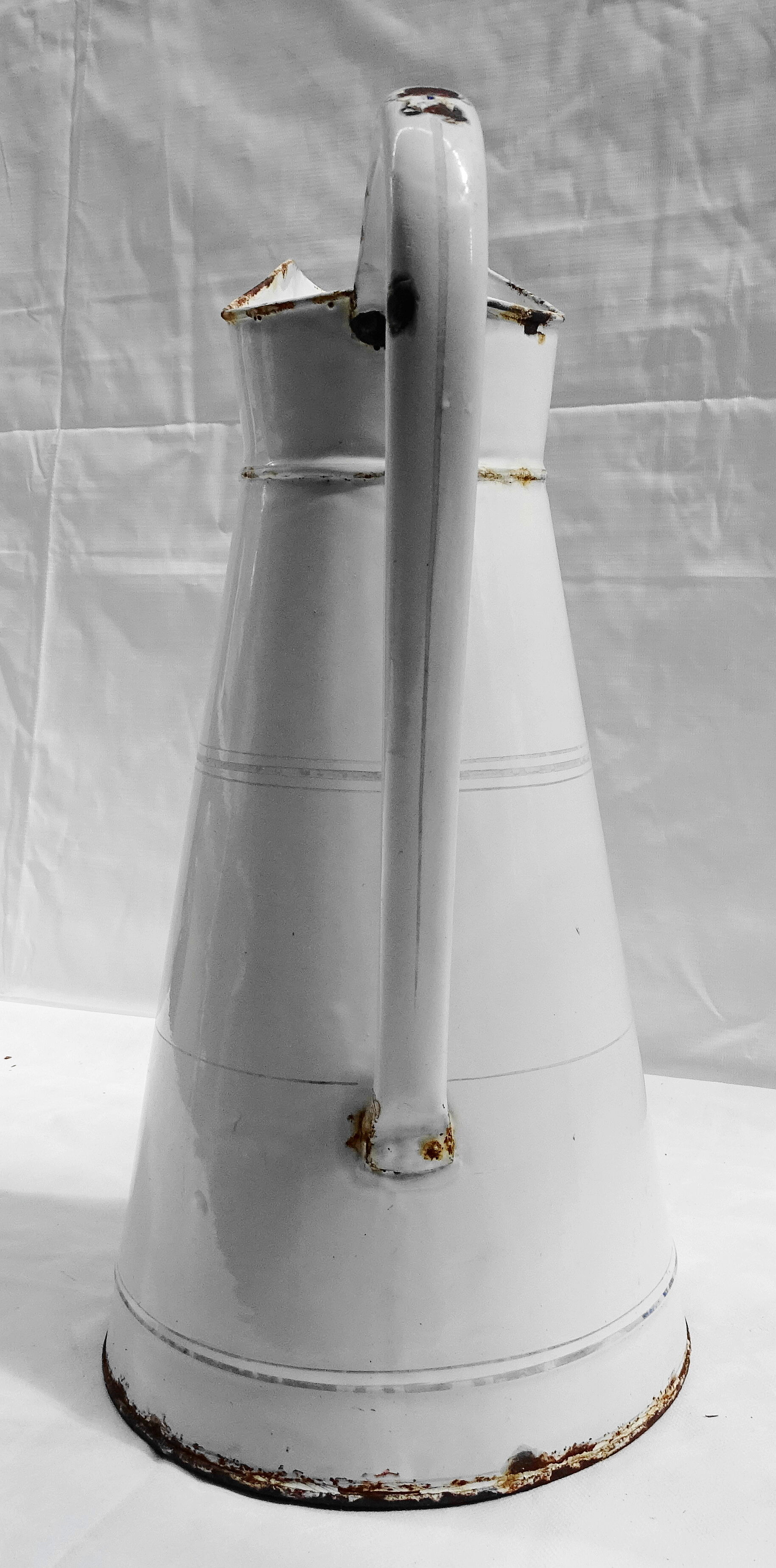 White enamelled iron broc