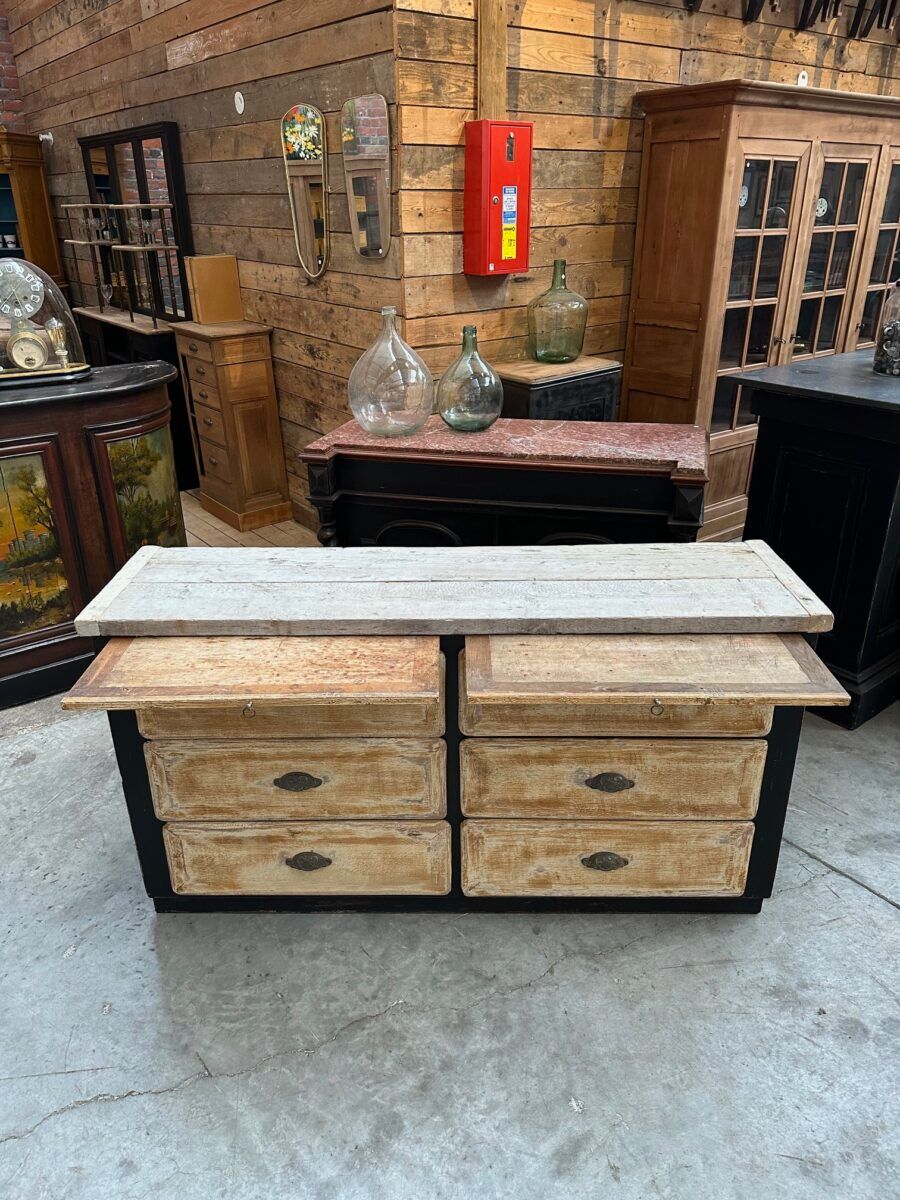 Old workshop furniture with 6 drawers.