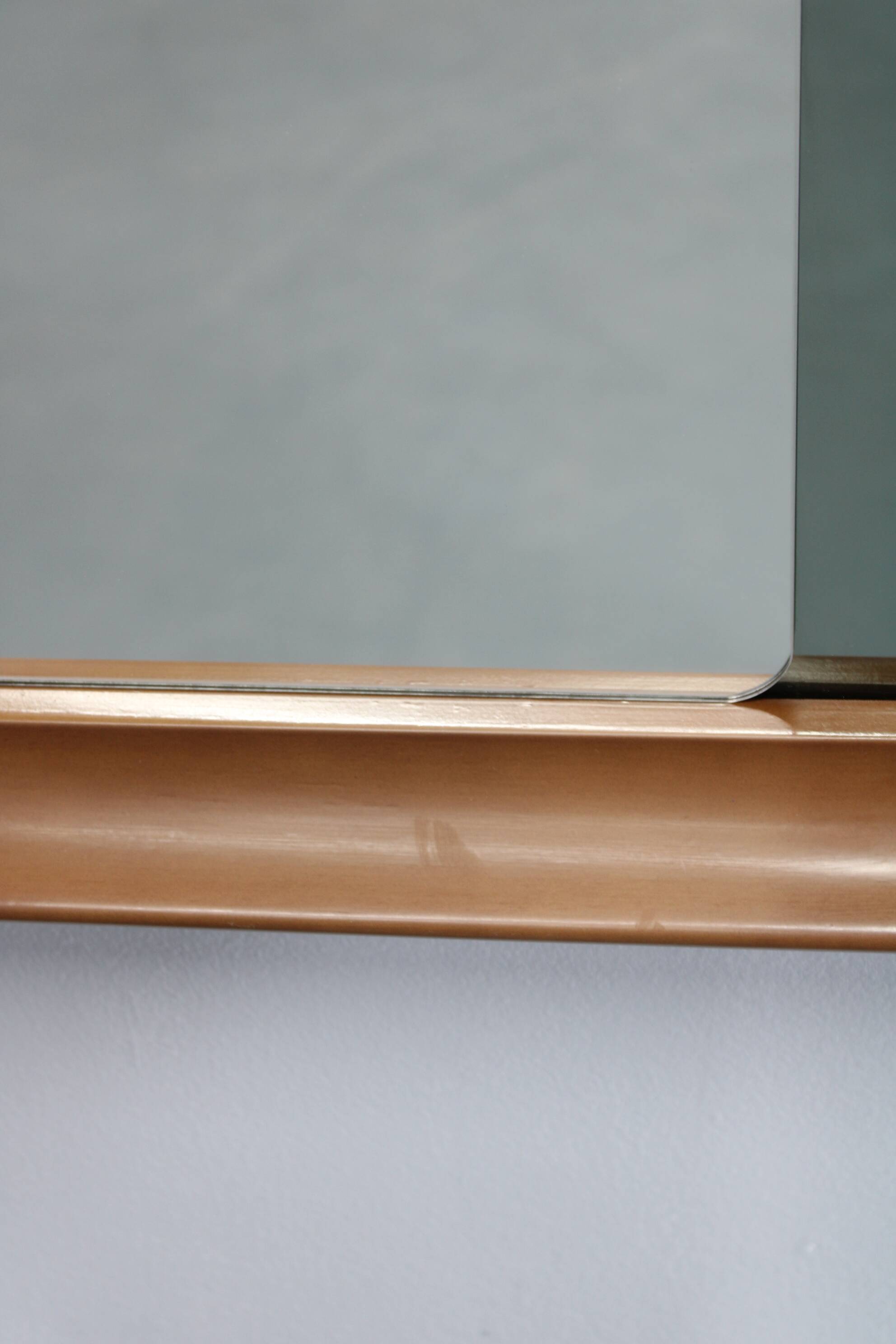 Miroir rectangulaire italien des années 1970 dans un cadre en bois