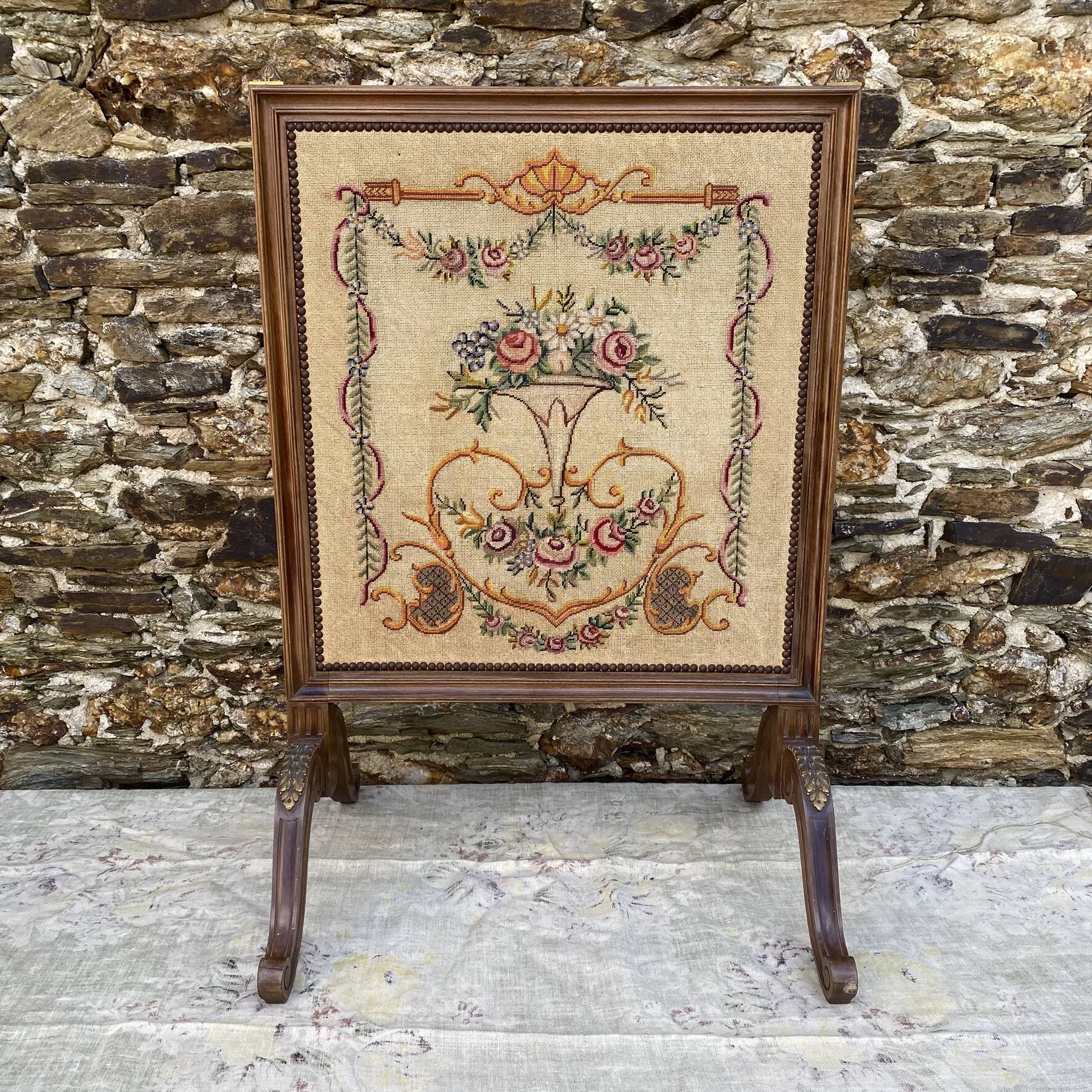 Wooden and embroidered fabric fireplace screen 94X62