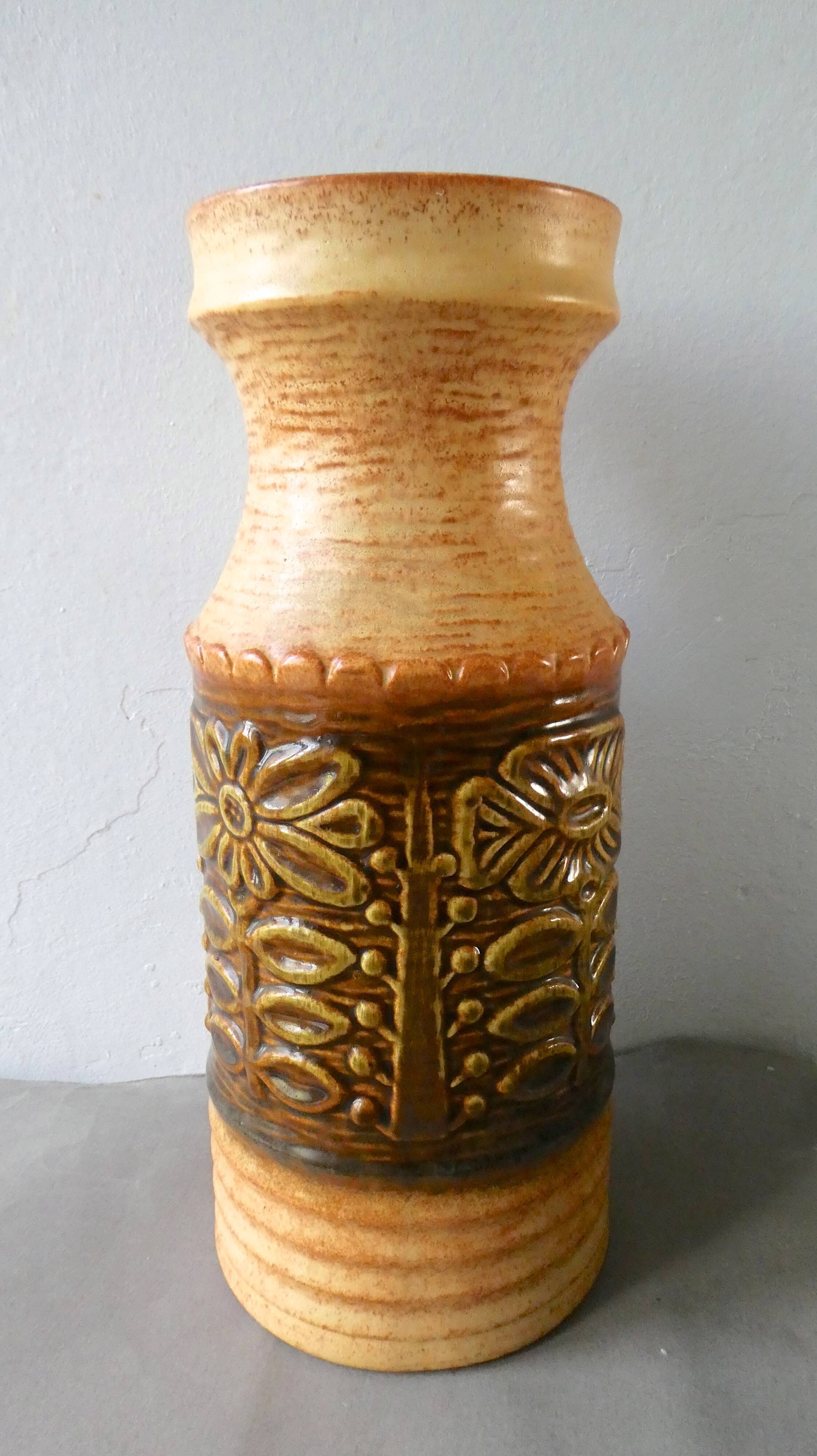Ceramic vase decorated with flowers from the 70s
