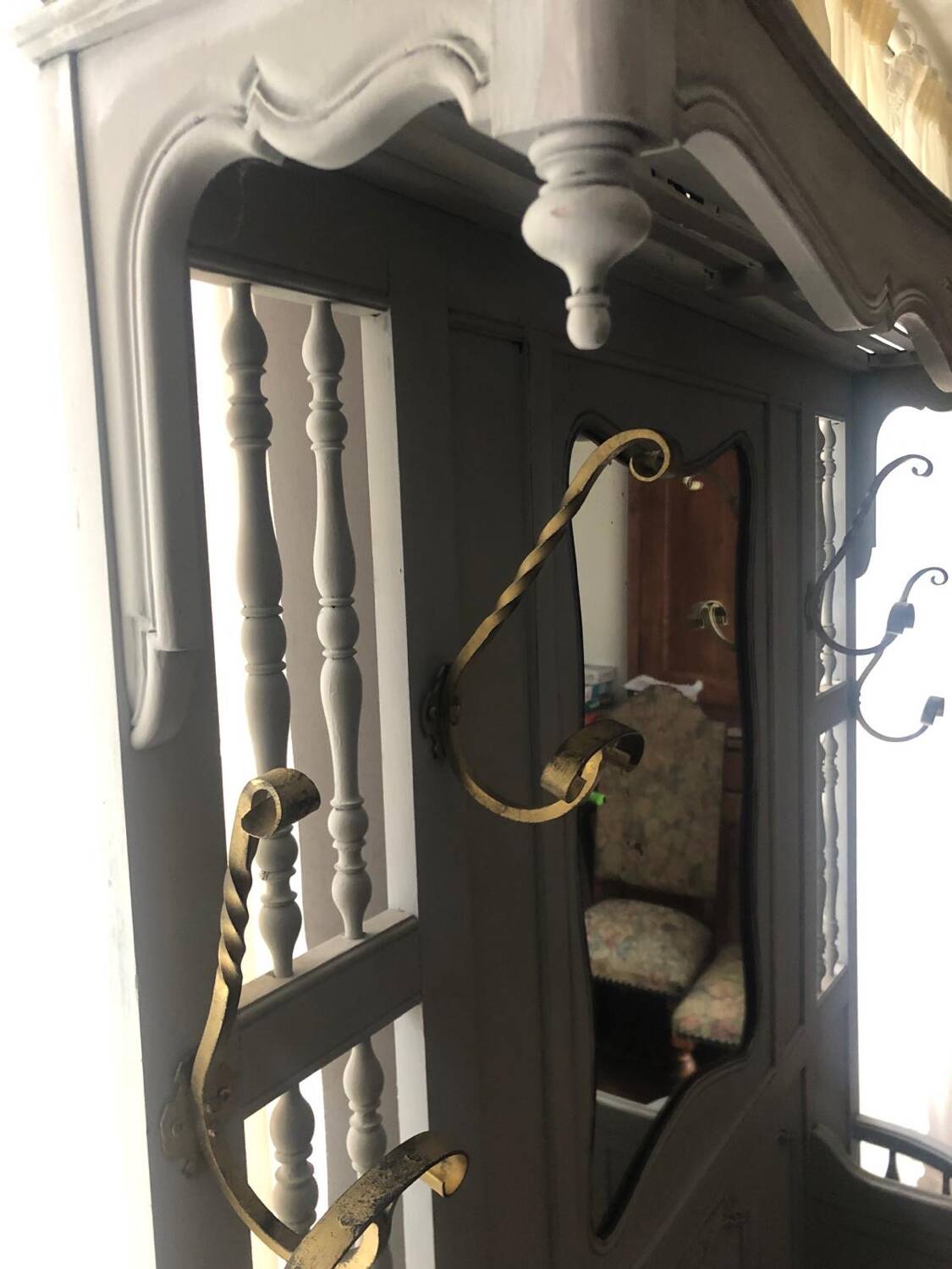 Magnificent mirrored bench-chest cloakroom