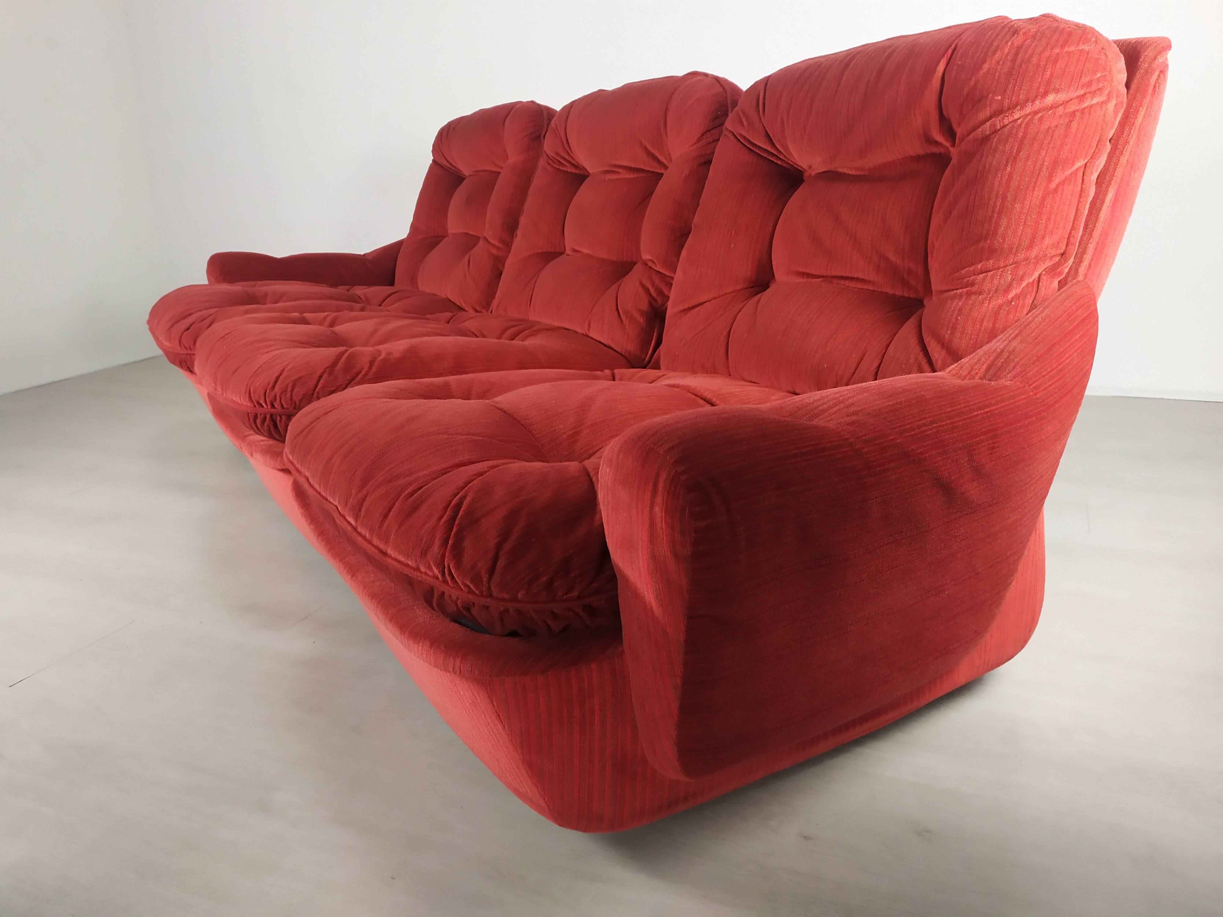 Airborne Cadestin Red Velvet Lounge