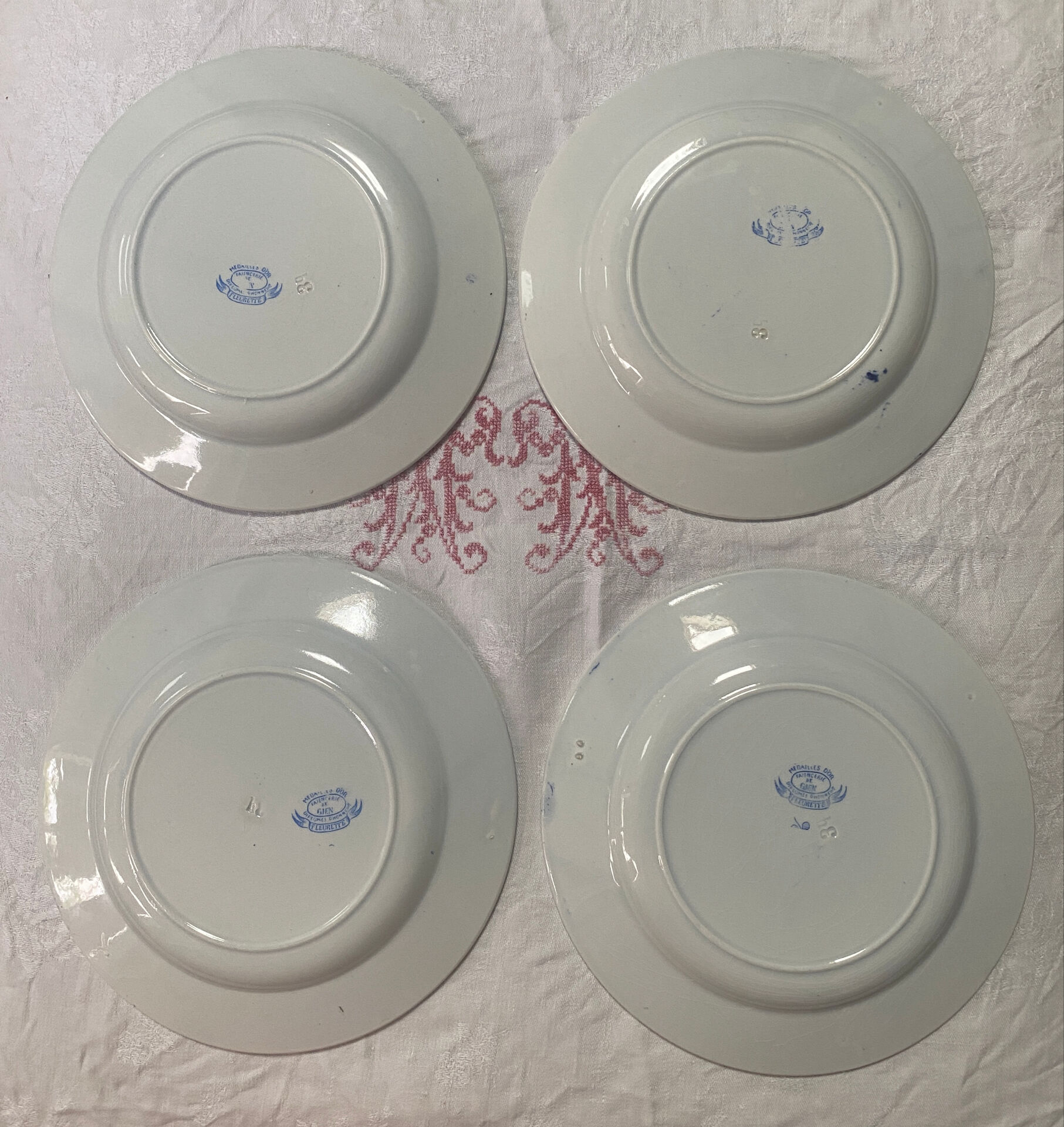 Lot de 4 assiettes plates modèle Fleurette de Gien