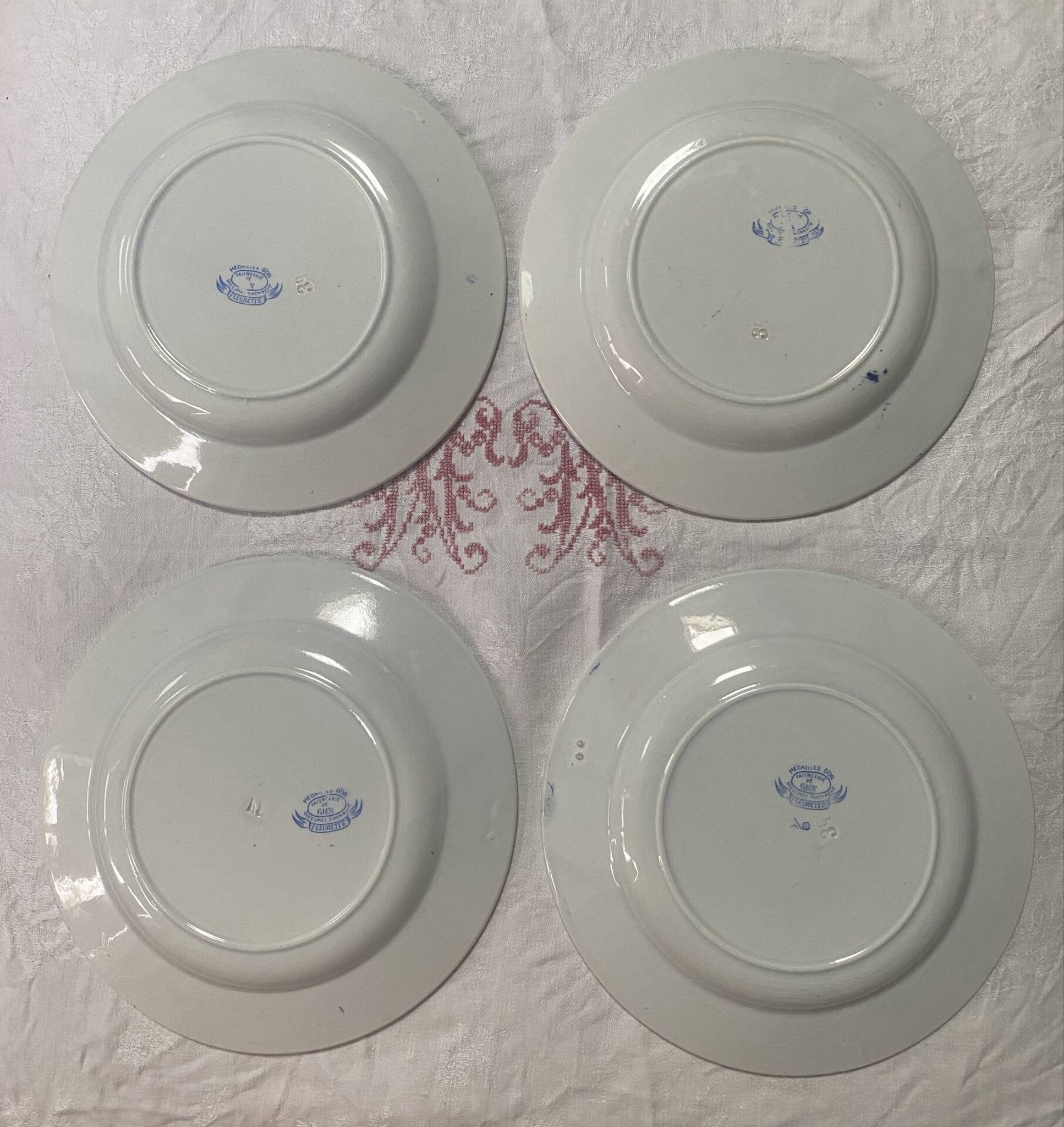 Lot de 4 assiettes plates modèle Fleurette de Gien