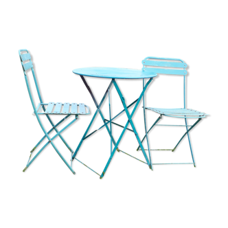 Table garden set and 2 folding metal chairs