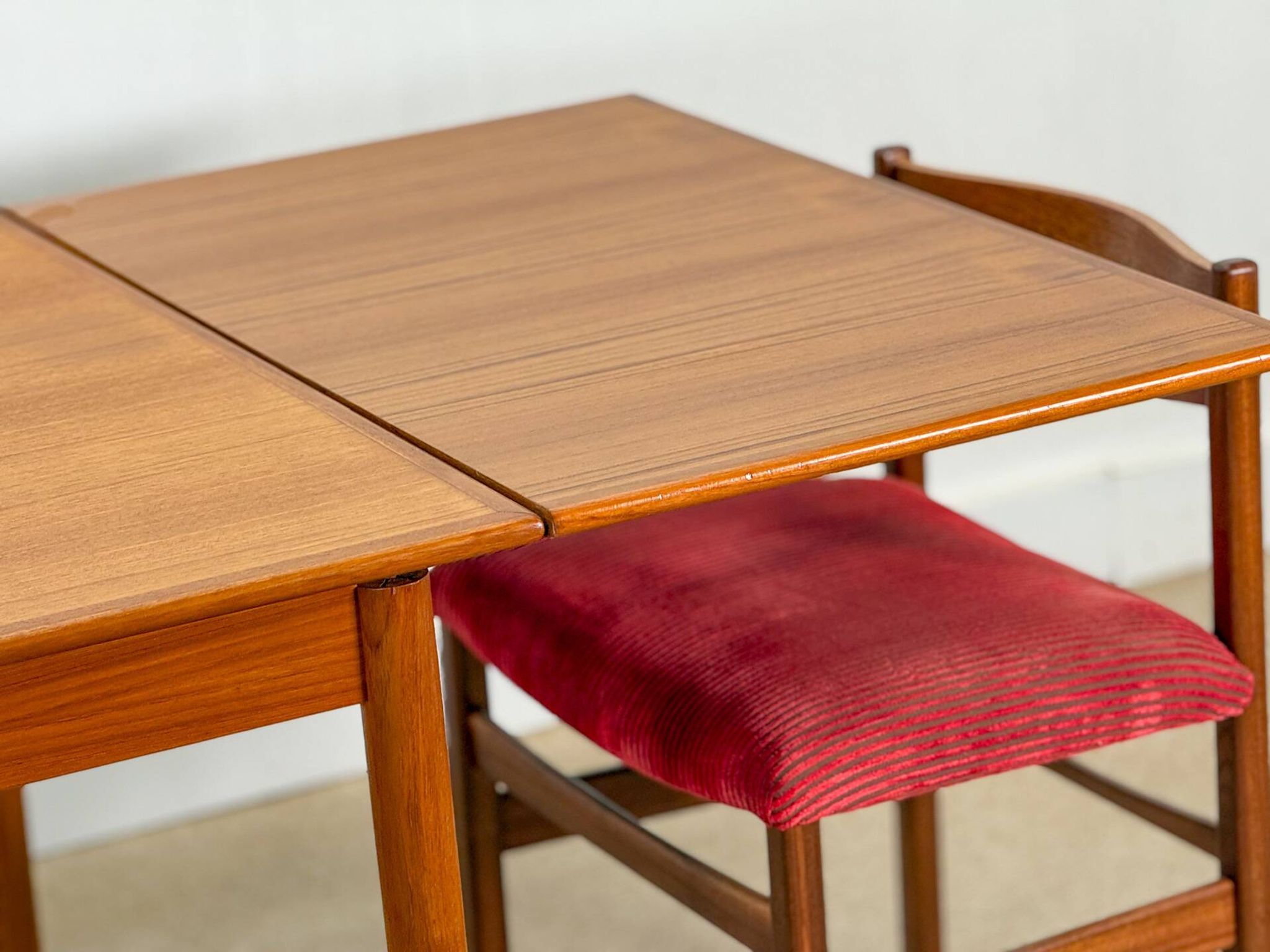 Double extending teak dining table (Made in Denmark 1960)