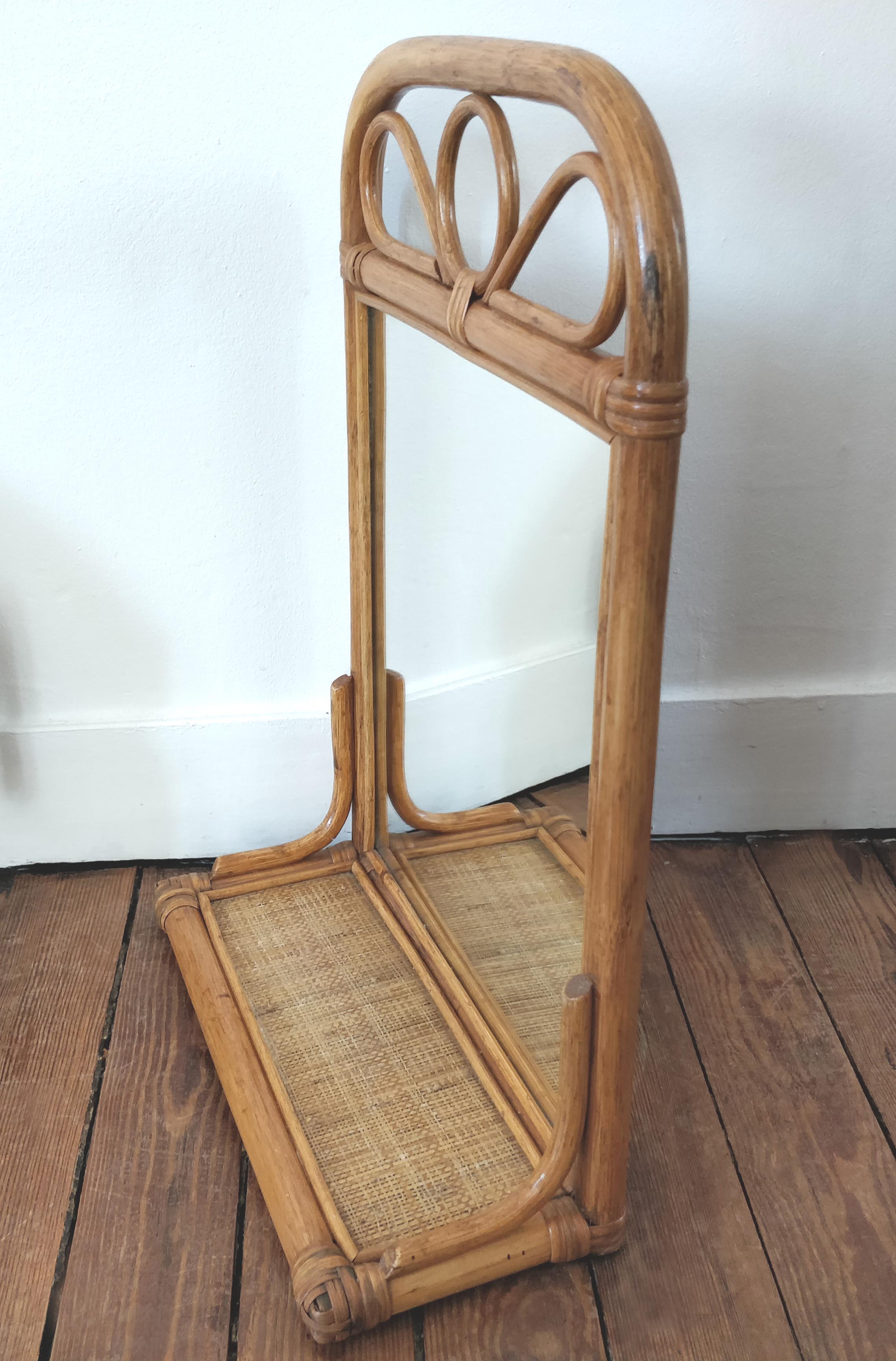 Rattan shelf mirror