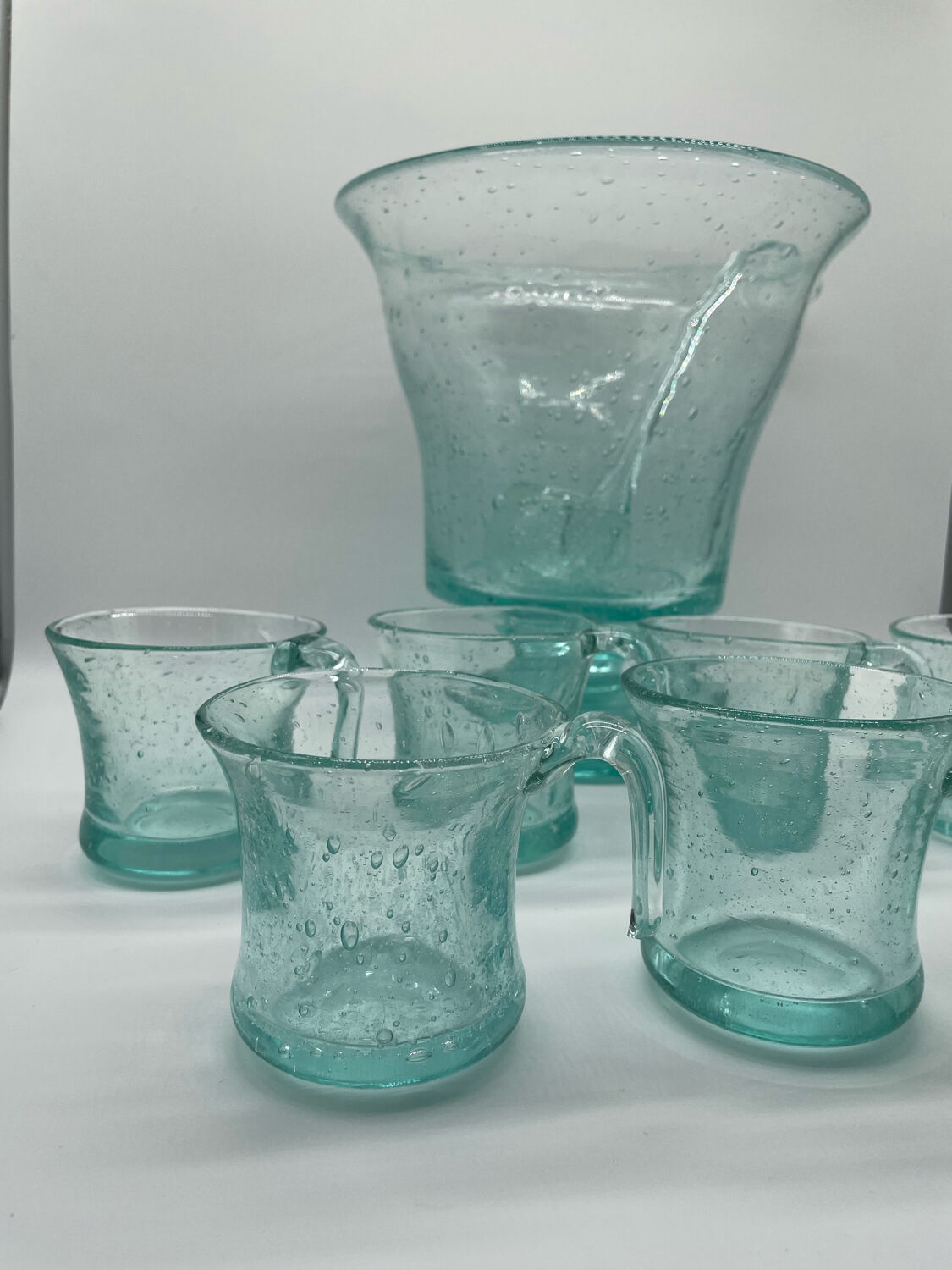 Punch service, Medici sangria in blue bubbled glass