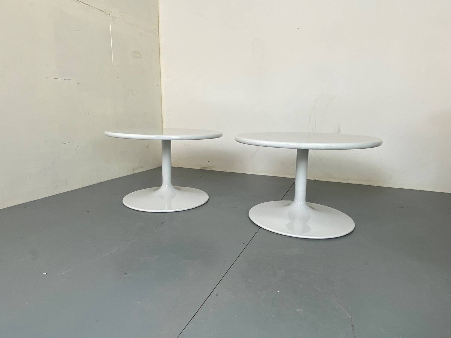 2 White Paulin Artifort Side tables for Regis