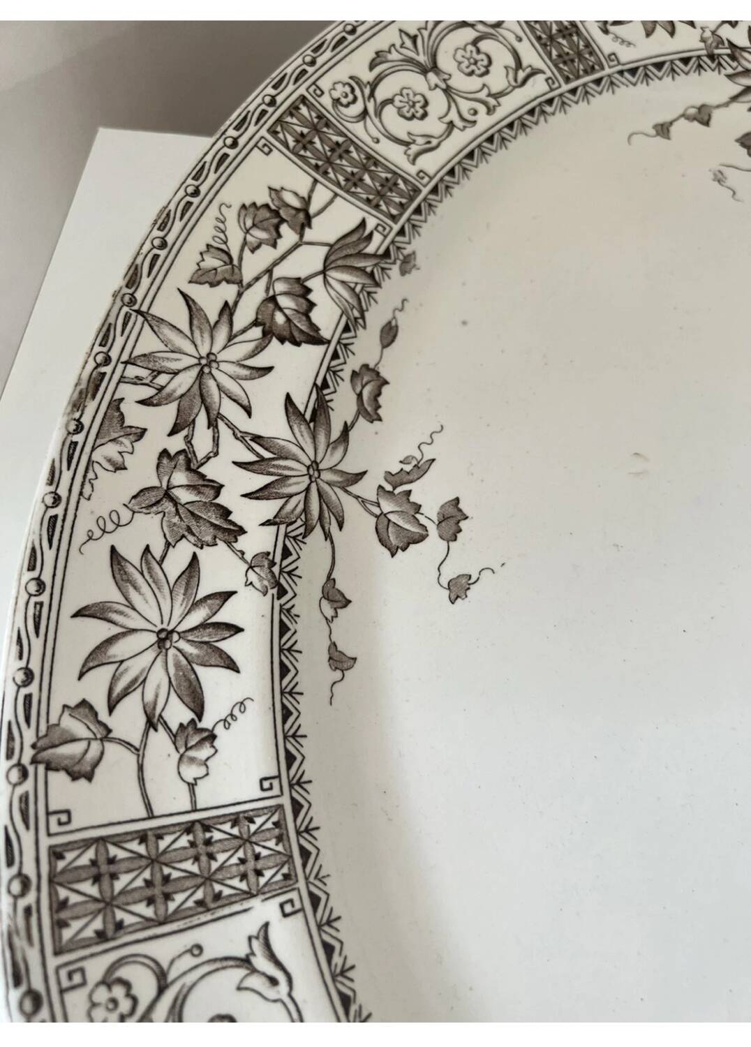 Large Serving Dish Wedgwood Venetia Terre de Fer England XIX