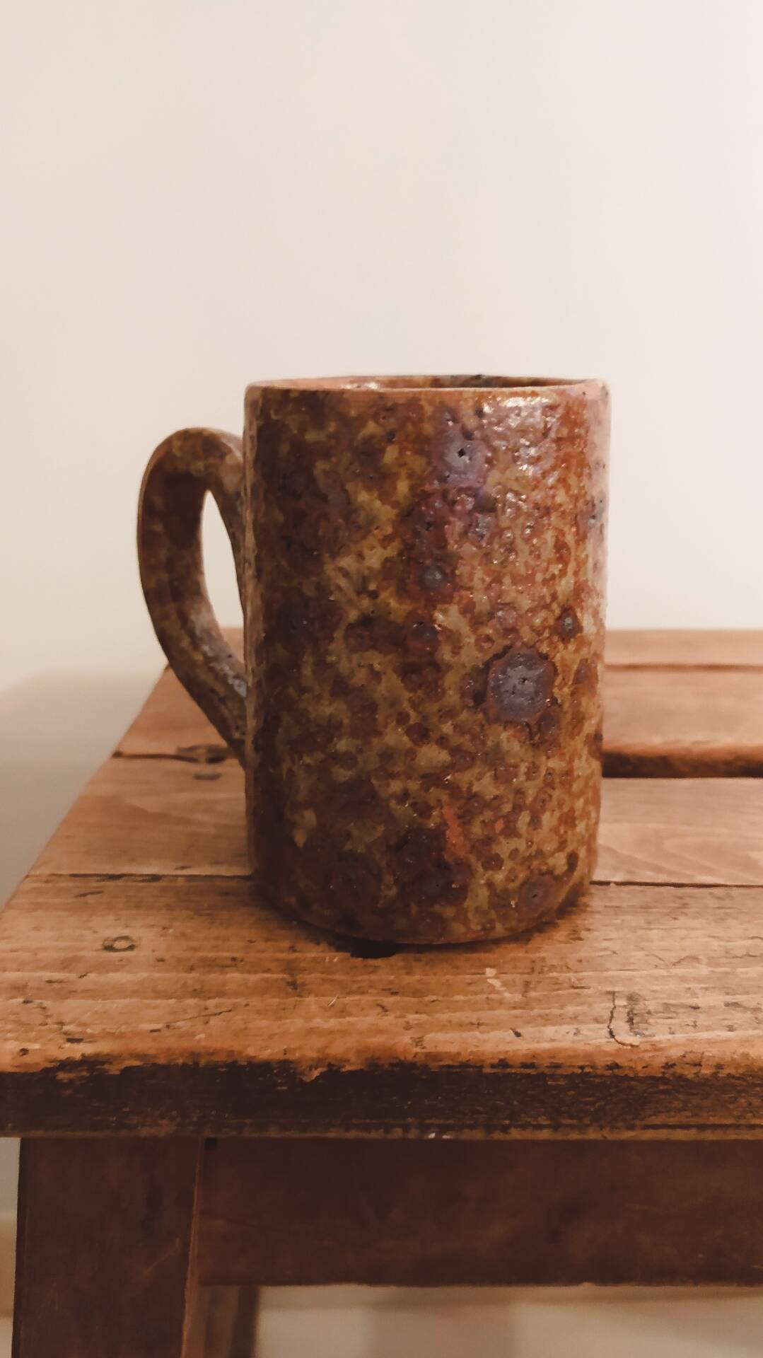 Grand mug en grès pyrité vintage 