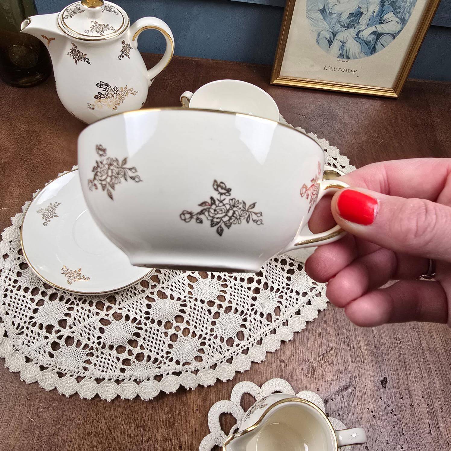 Antique tea service Villeroy & Boch Mettlach – Cream earthenware & gilding