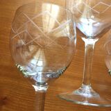 Set of 8 glasses of chiseled wine