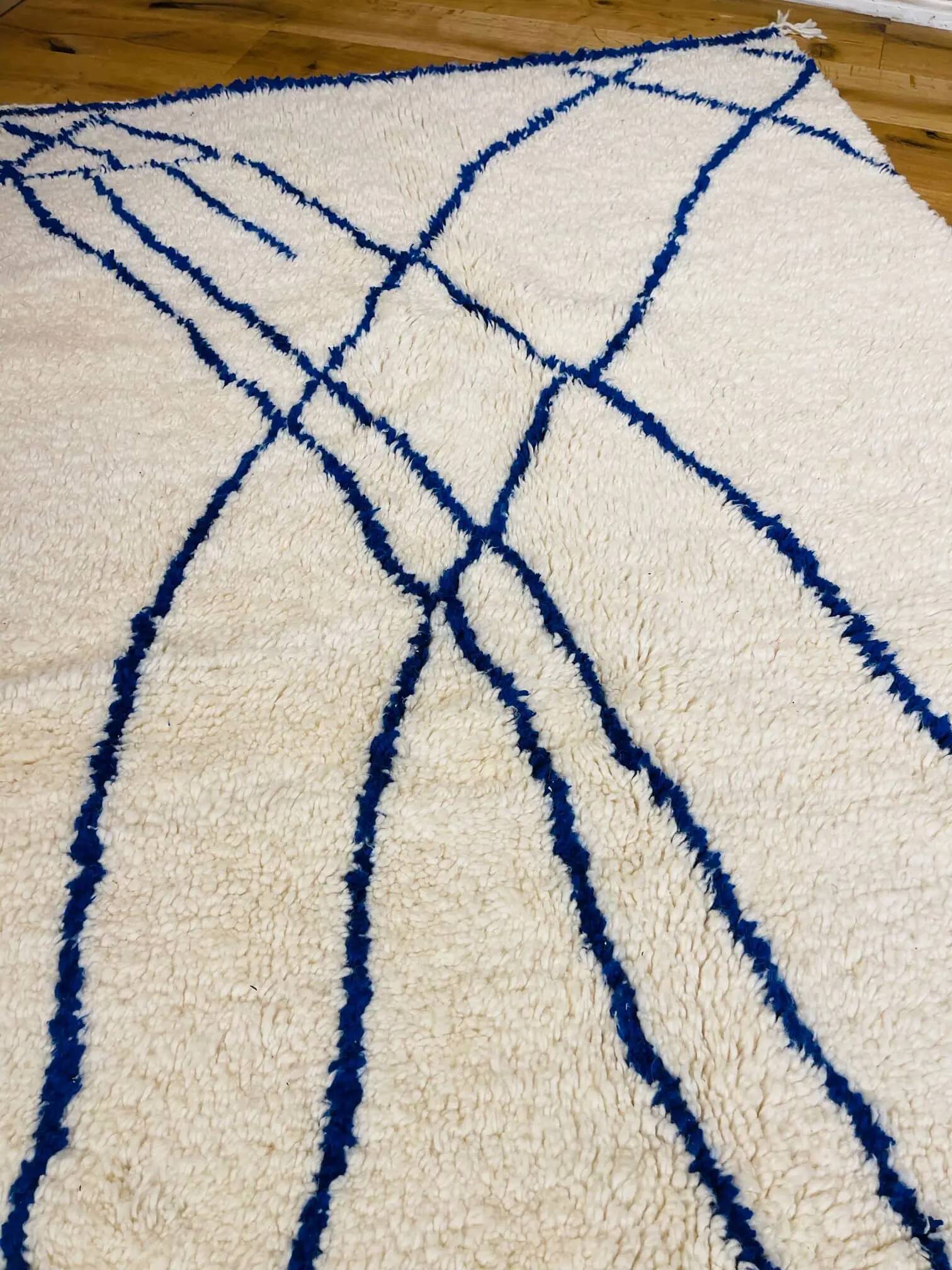 Tapis berbère Beni Ouarain blanc bleu