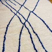 Tapis berbère Beni Ouarain blanc bleu